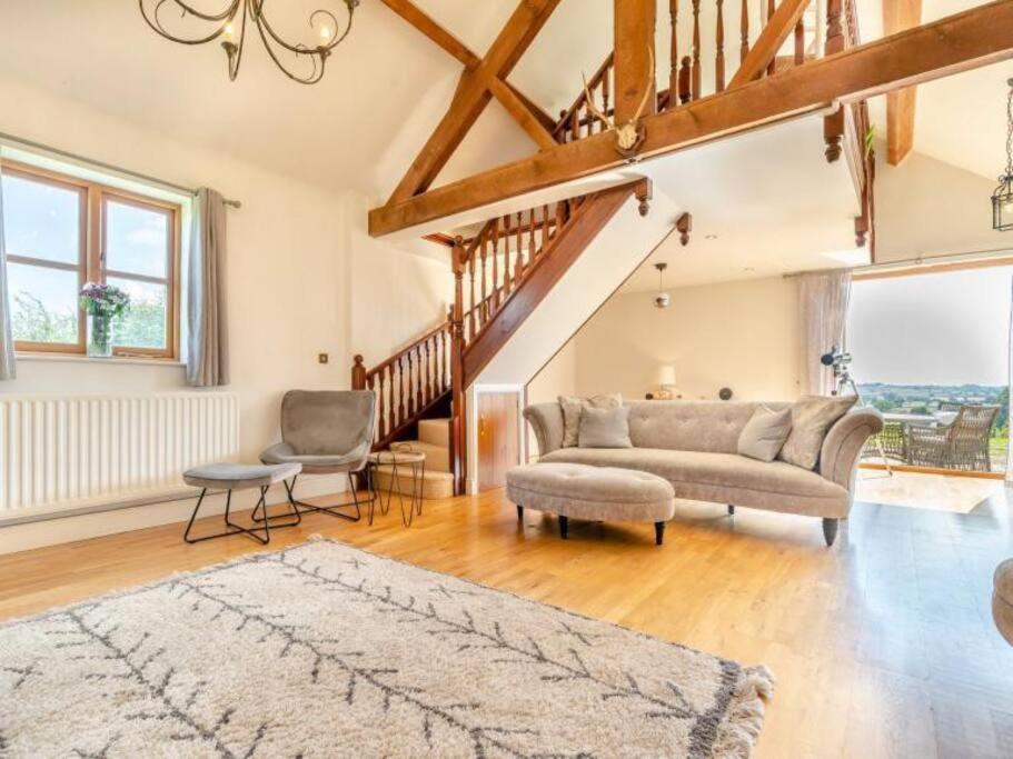 Villa photo 2