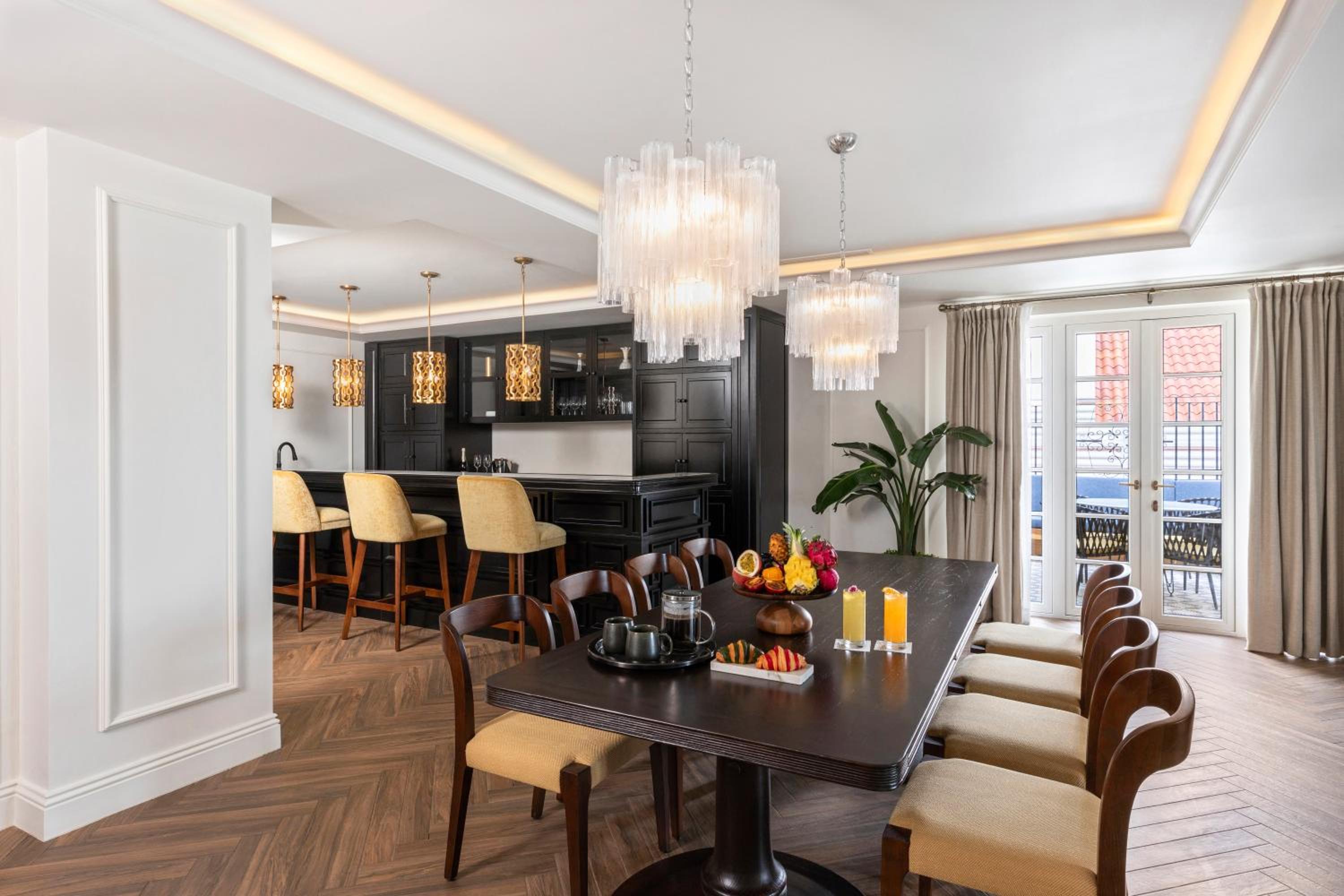 Opera One Bedroom Suite with One King Bed and Jacuzzi