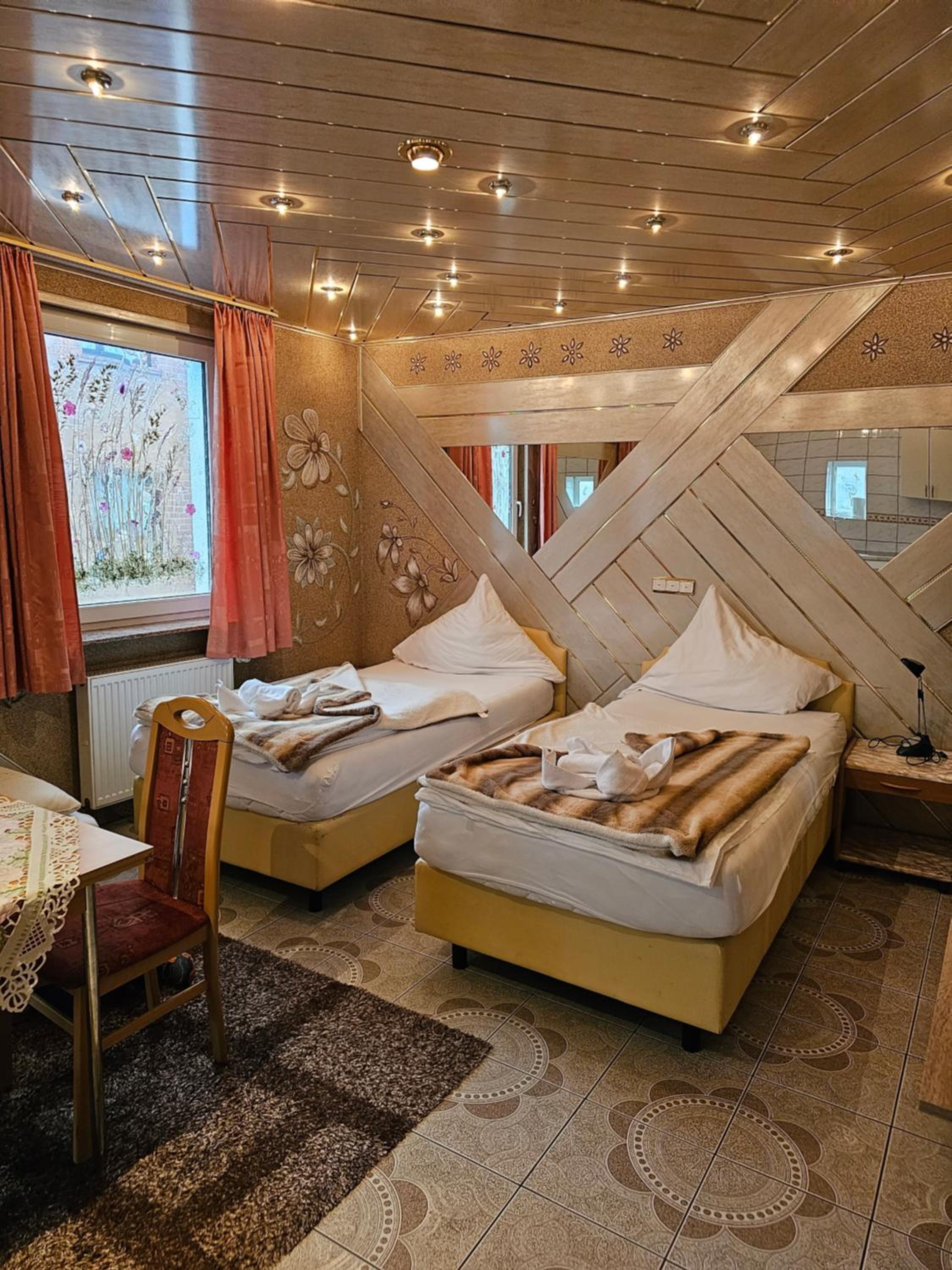 Quadruple Room - Photo 1