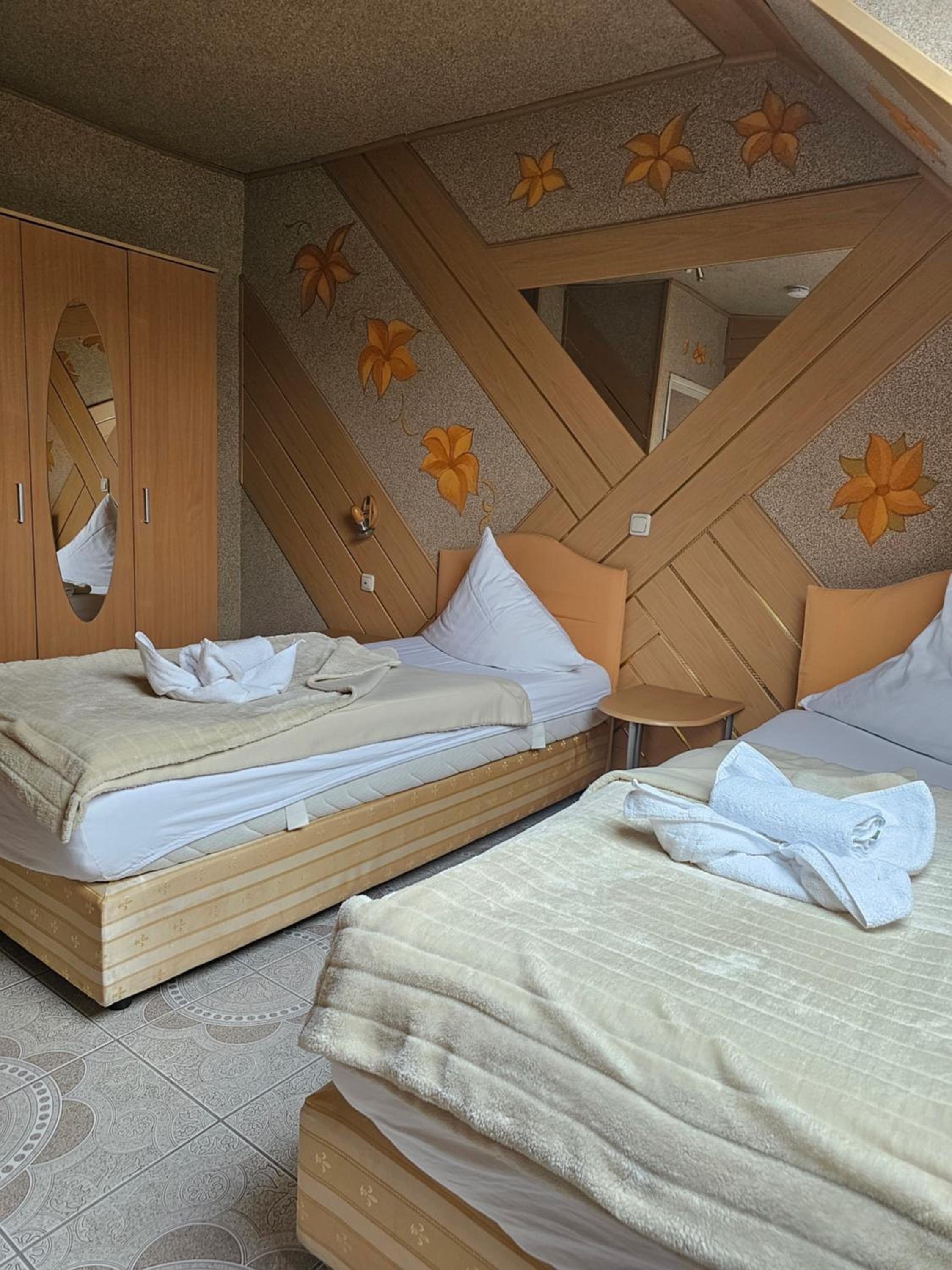 Quadruple Room - Photo 4