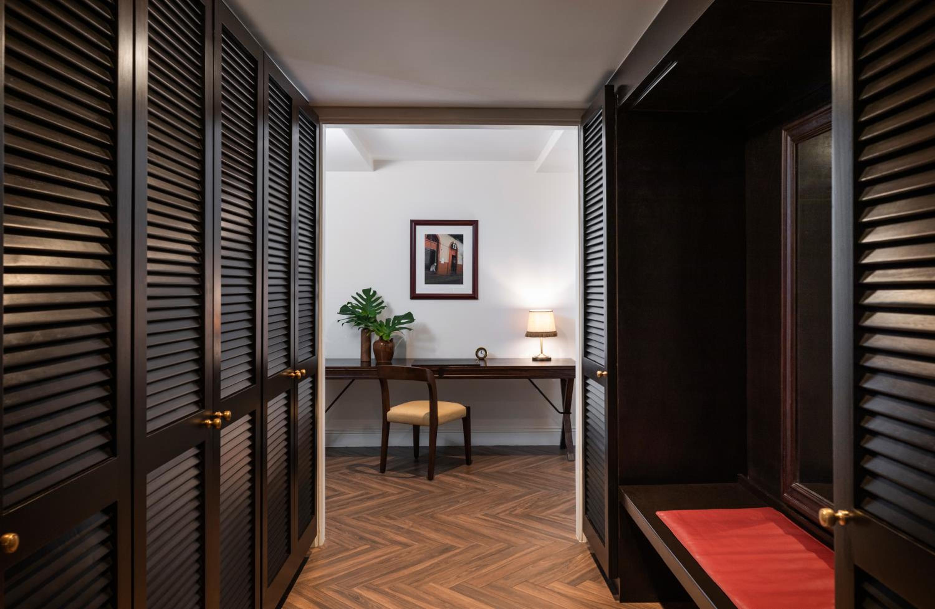 Ocean Front Imperial One Bedroom Suite with One King Bed and Jacuzzi