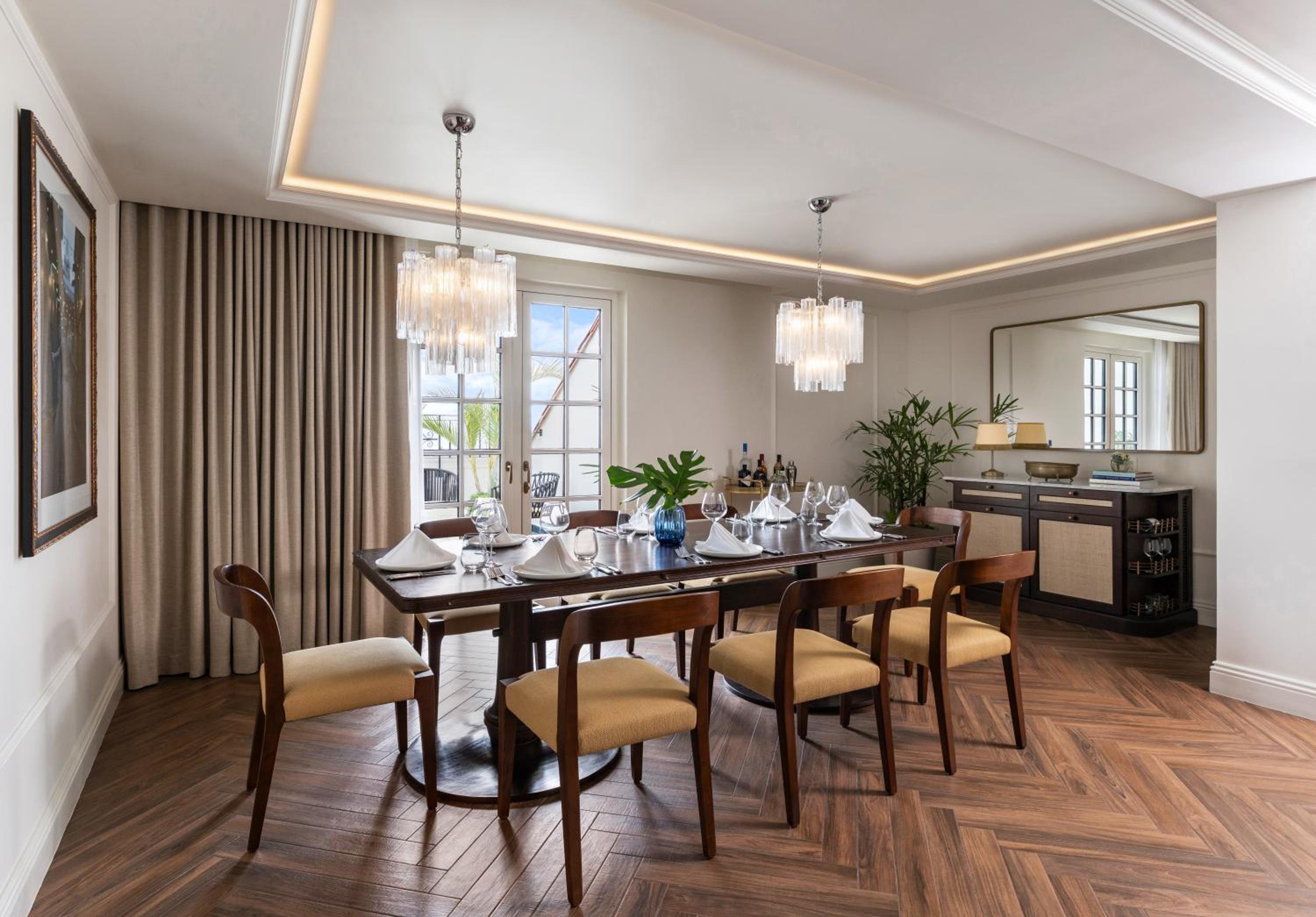 Luxury Queen Room with View