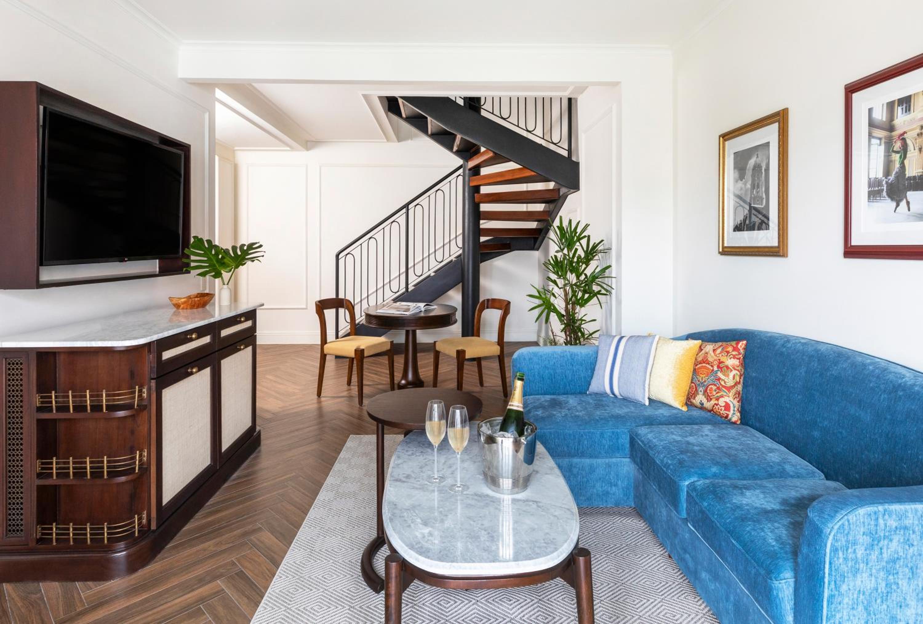 Prestige Duplex Suite with One King Bed and City View