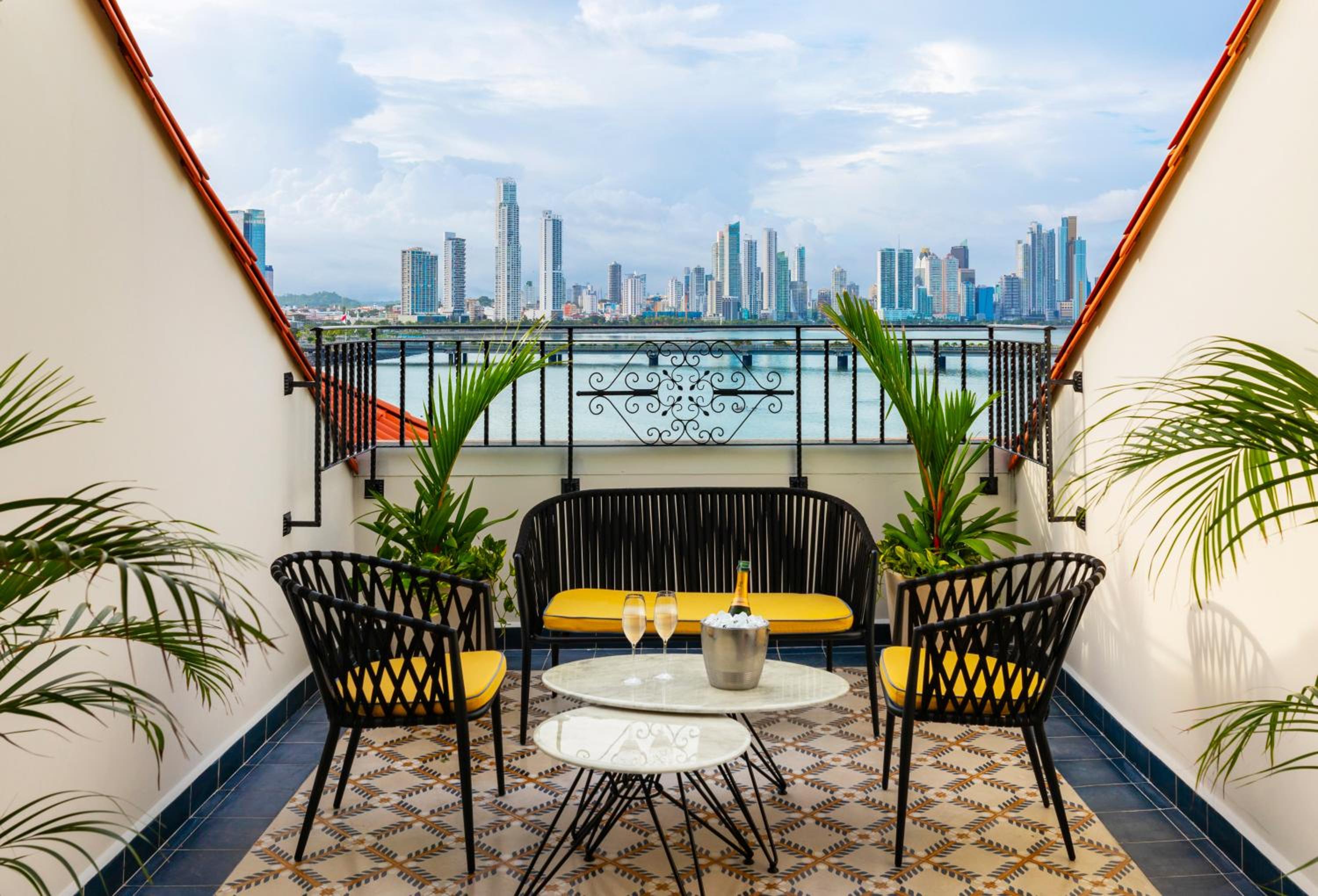 Ocean Front Imperial One Bedroom Suite with One King Bed and Jacuzzi
