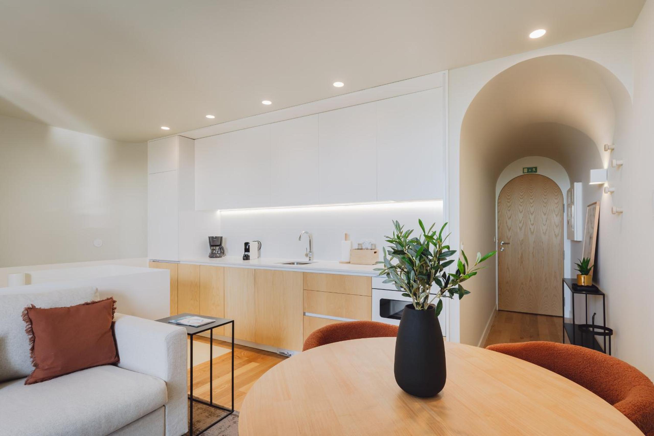 Apartment with Balcony - Photo 16