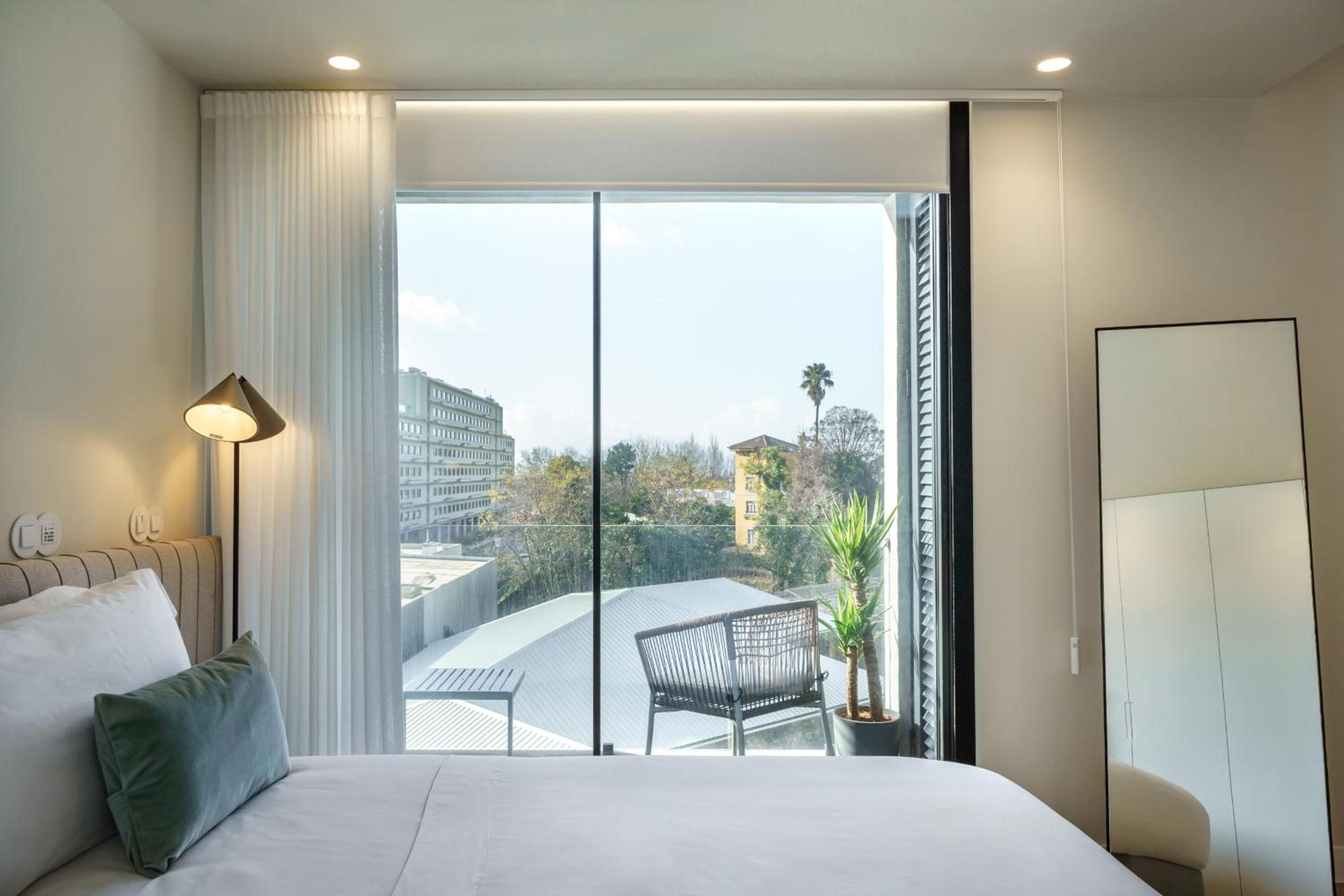Apartment with Balcony - Photo 13