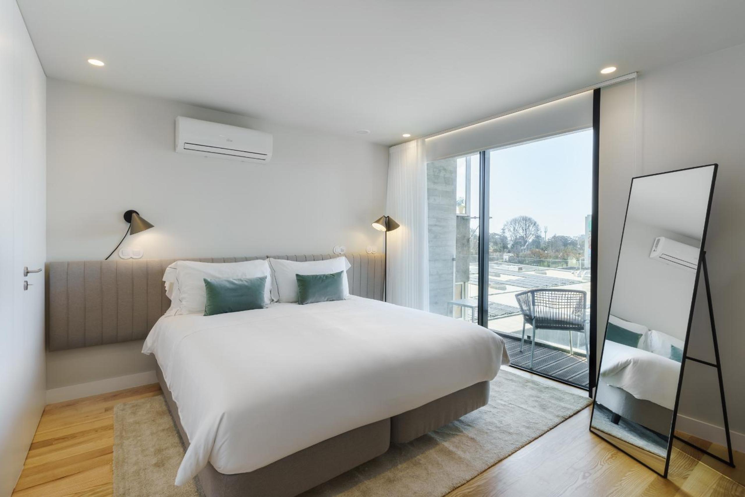 Apartment with Balcony - Photo 11