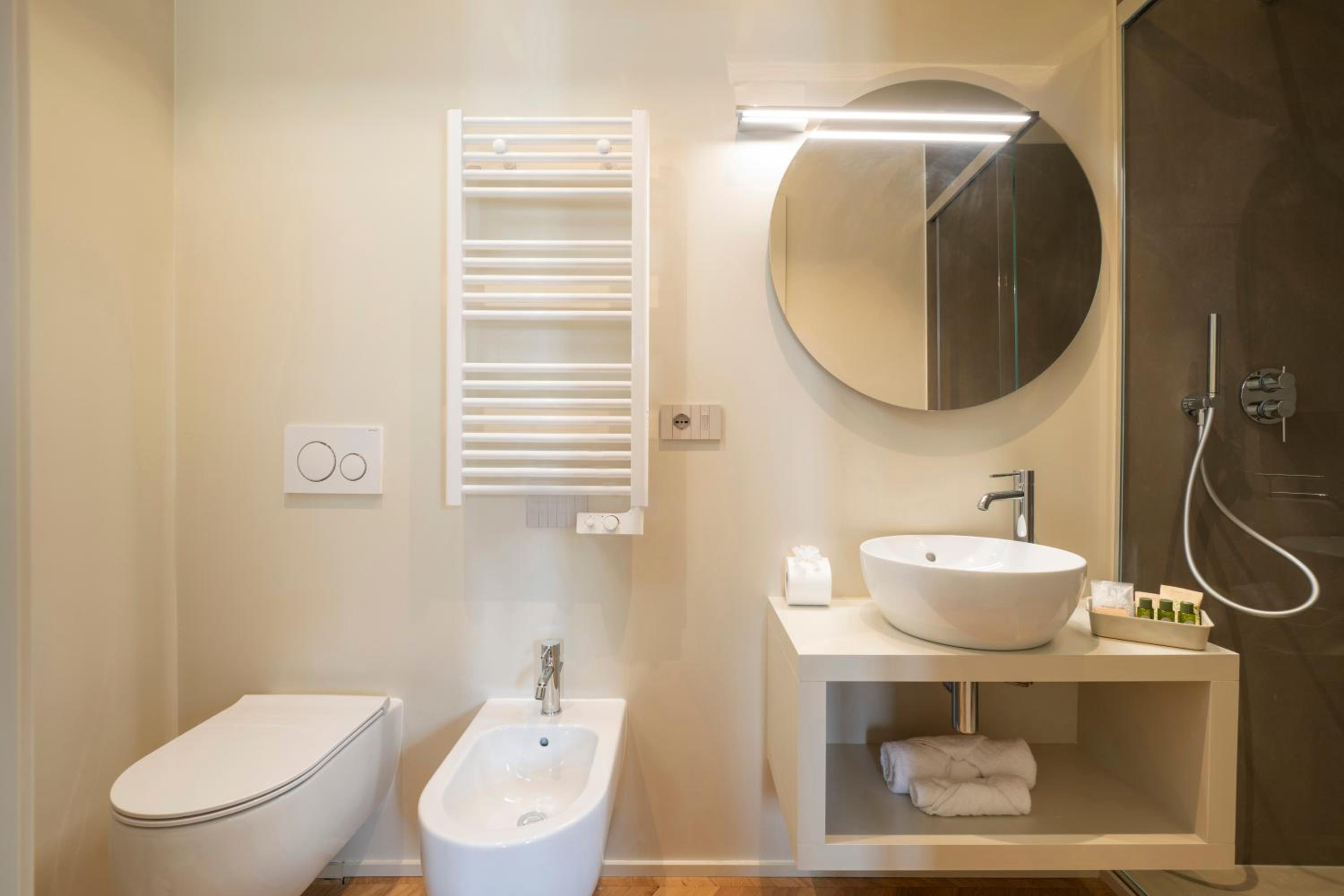 Deluxe Double Room with Balcony photo 3