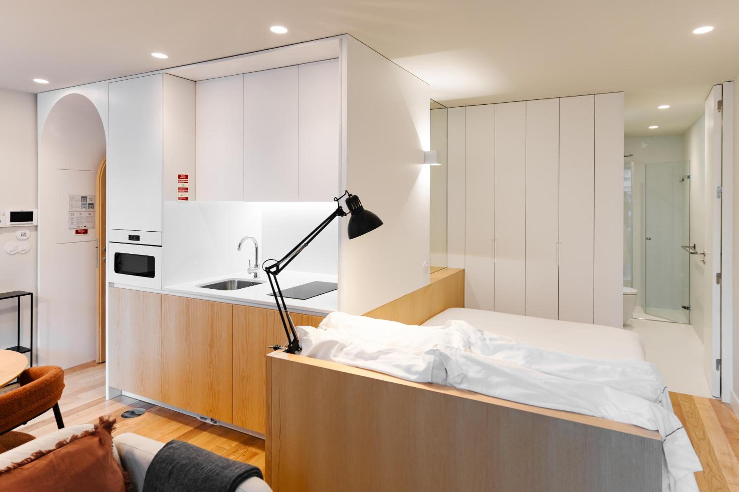 Studio Apartment - Photo 1