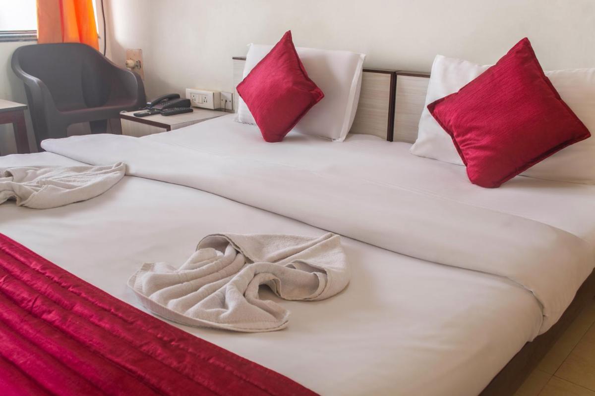 Deluxe Double Room with Balcony photo 2