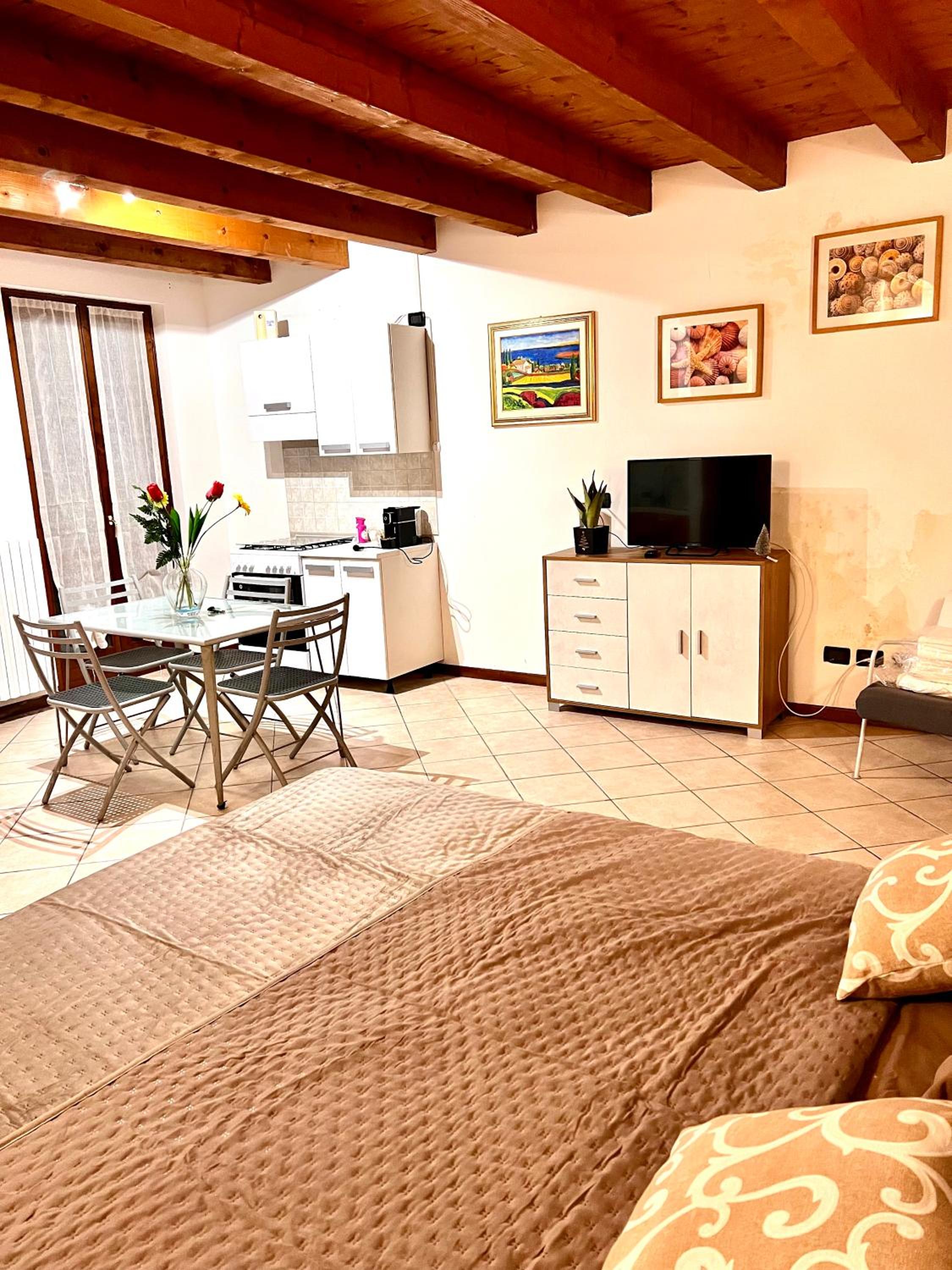 One-Bedroom Apartment photo 2