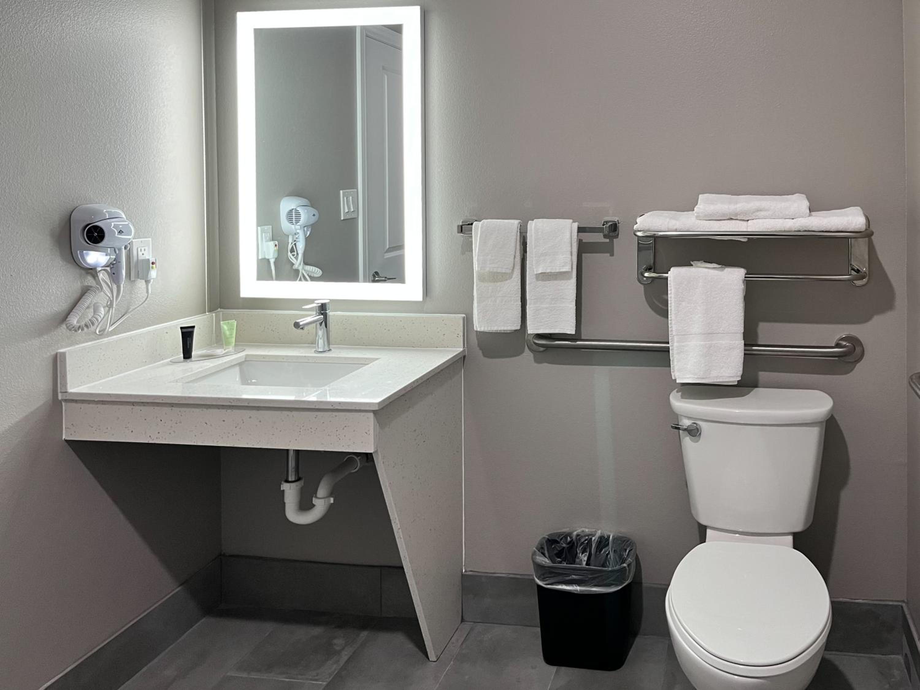 King Room with Roll-in Shower - Disability Access - Non-Smoking - Photo 13