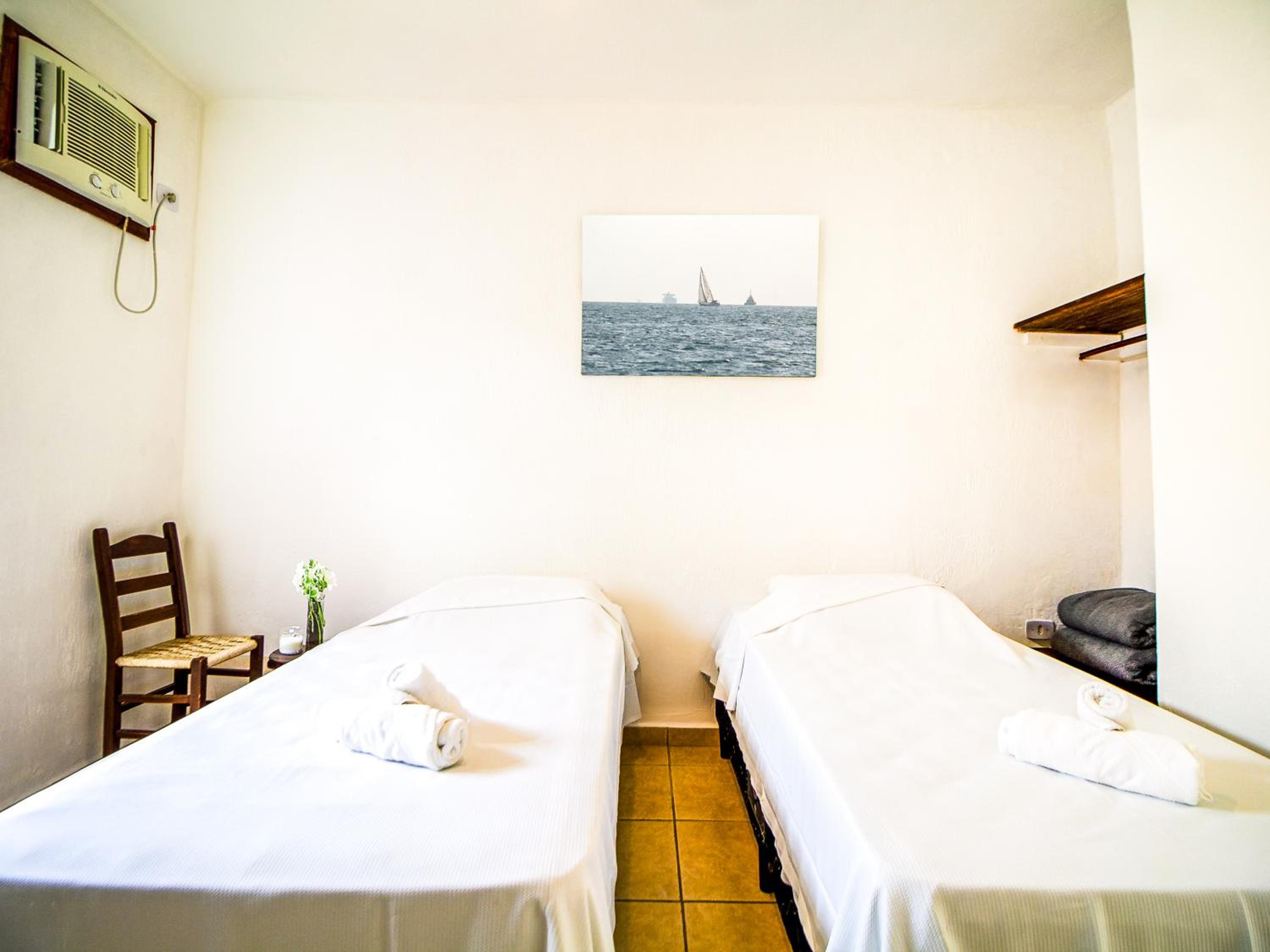 Economy Twin Room photo 3