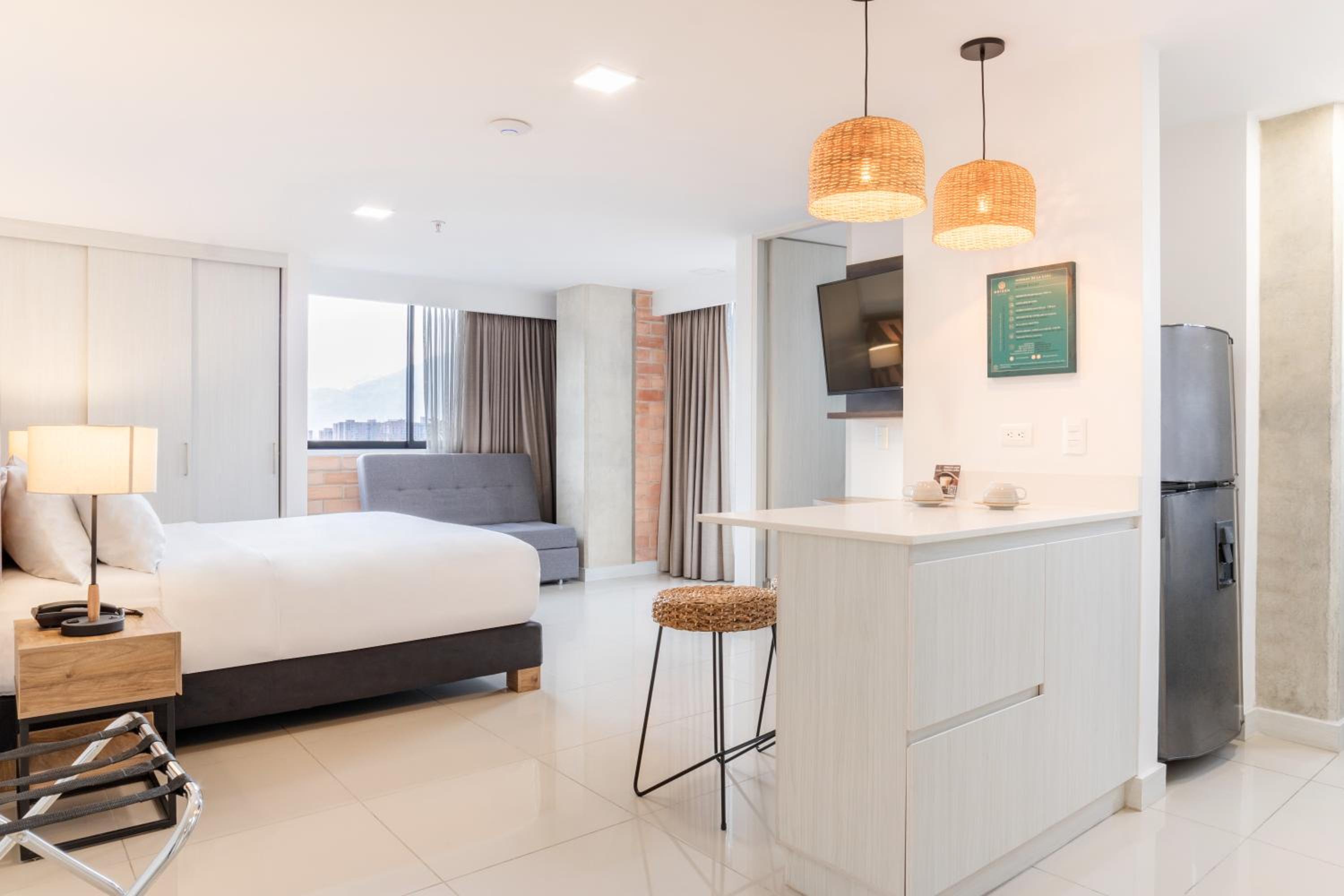 Deluxe King Suite photo 1