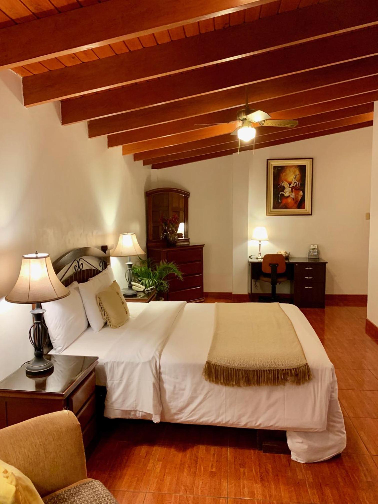 Junior Suite with Garden View - Photo 26