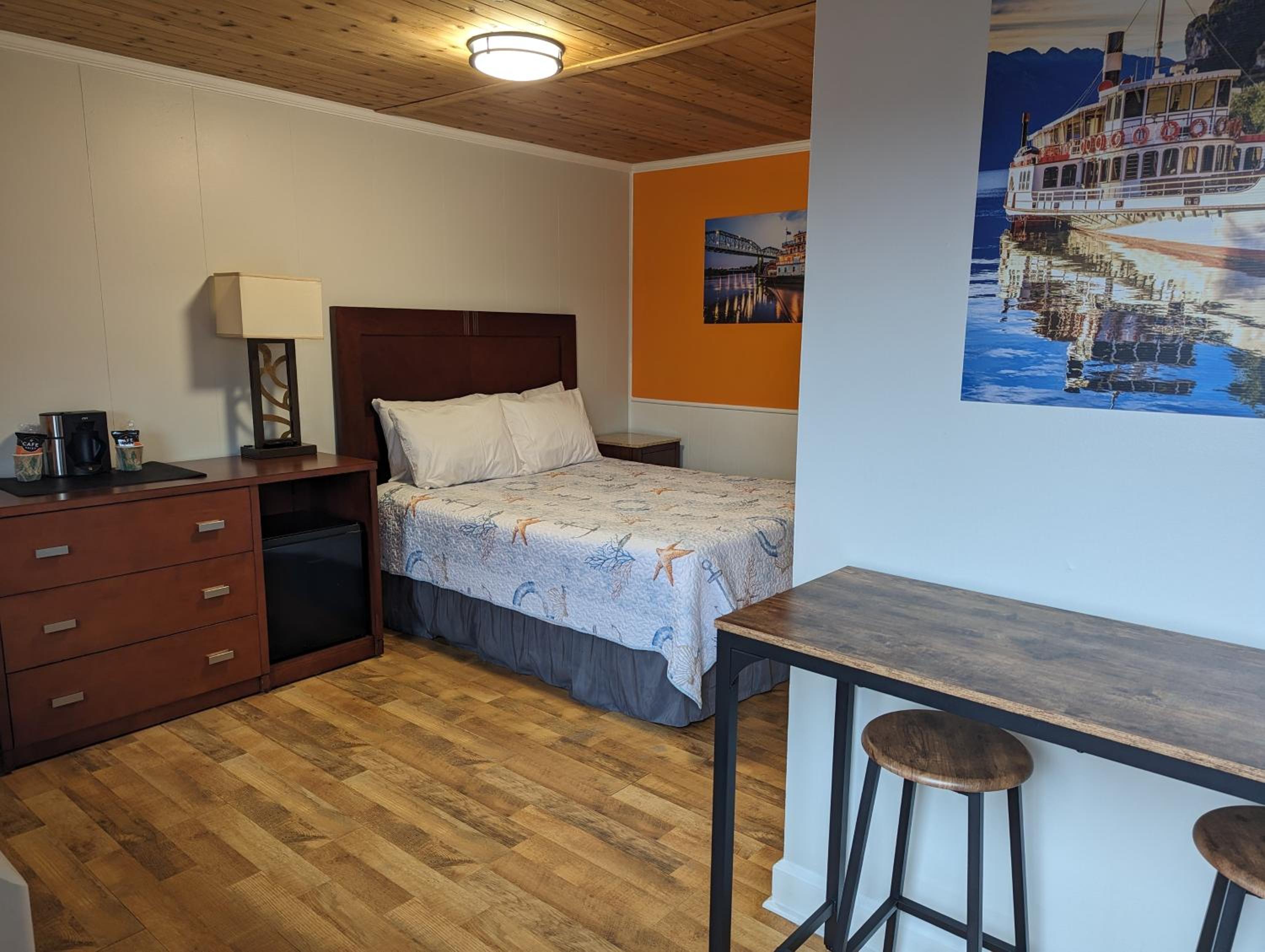Deluxe King Room photo 2