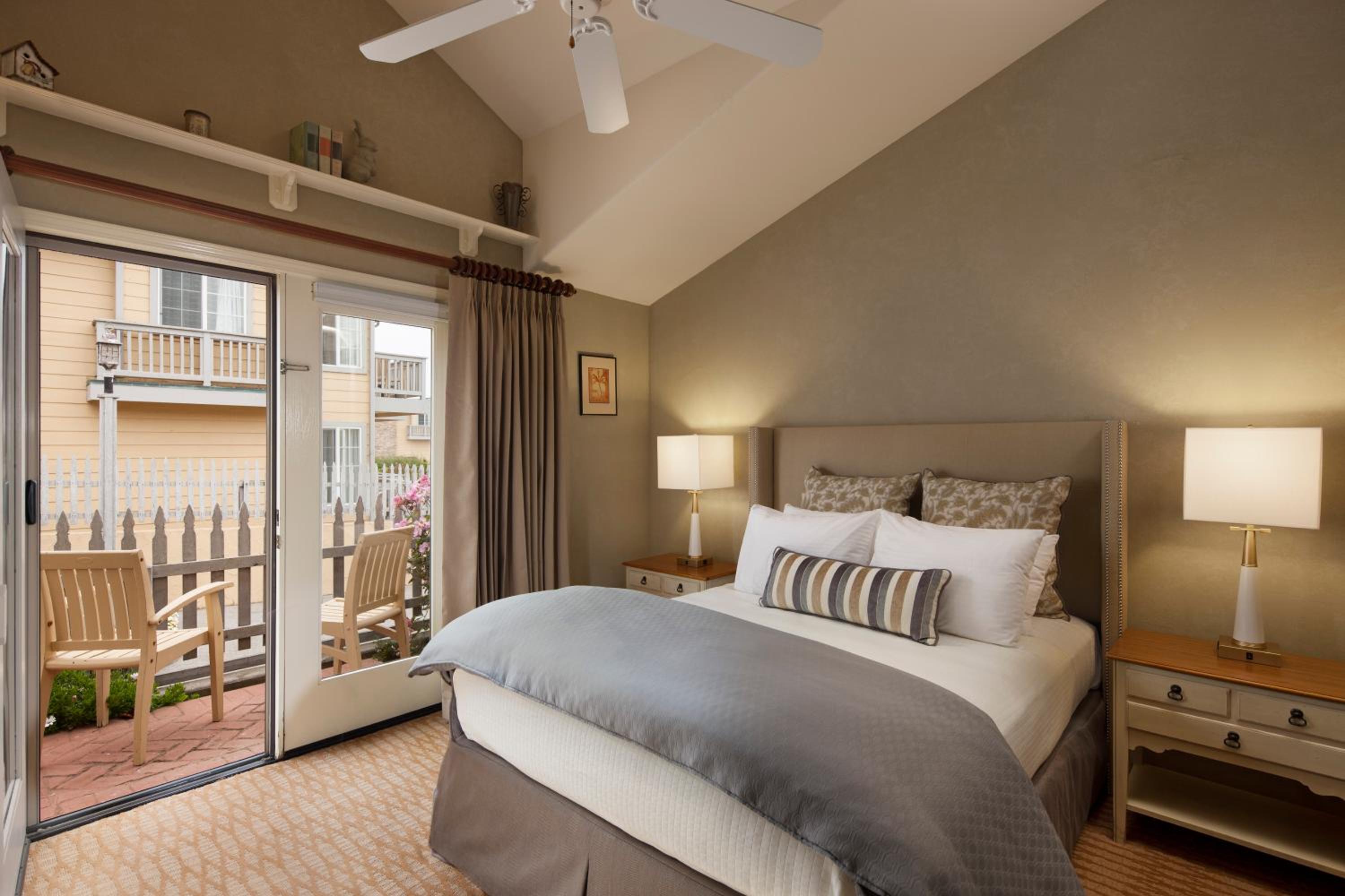 King Room with Partial View - Photo 1