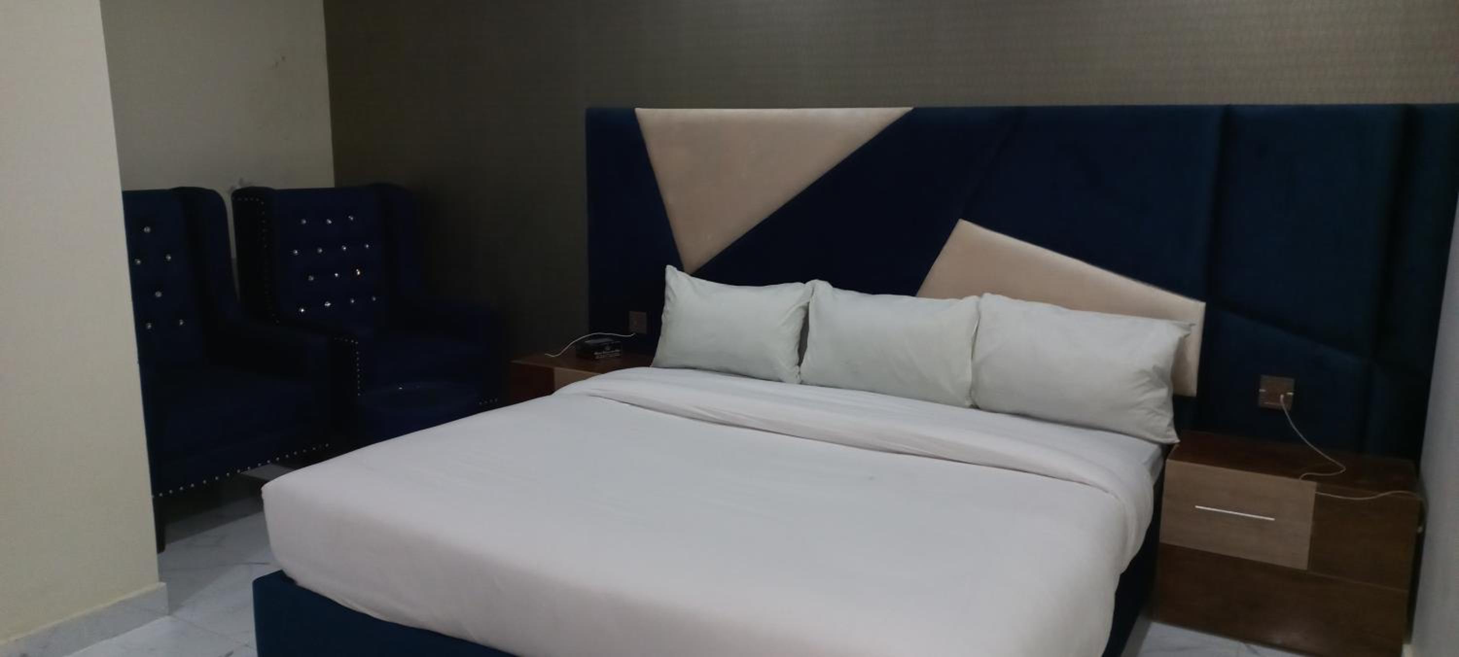 Deluxe Double Room With Bath photo 3