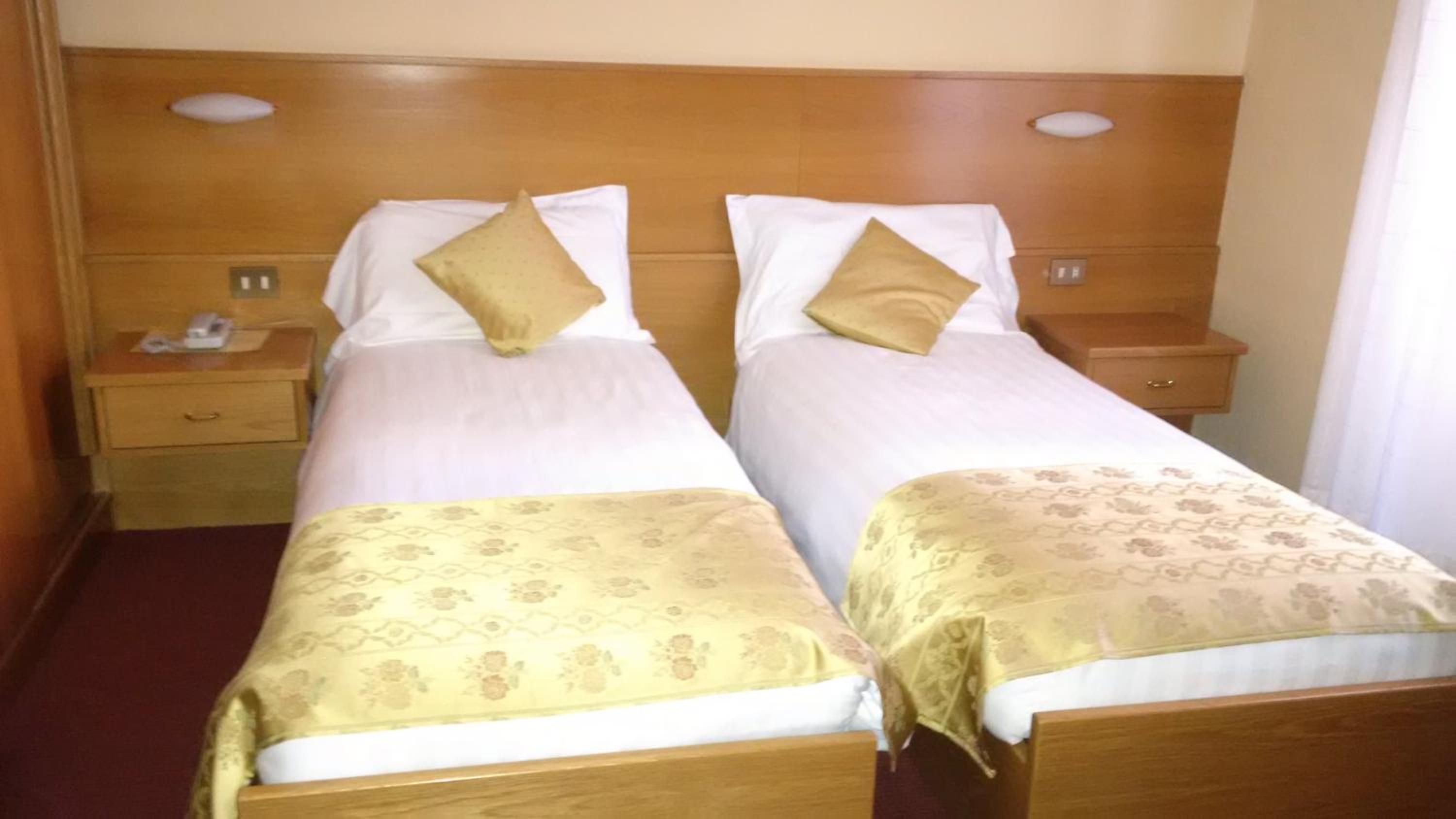Standard Double  Room - Photo 4
