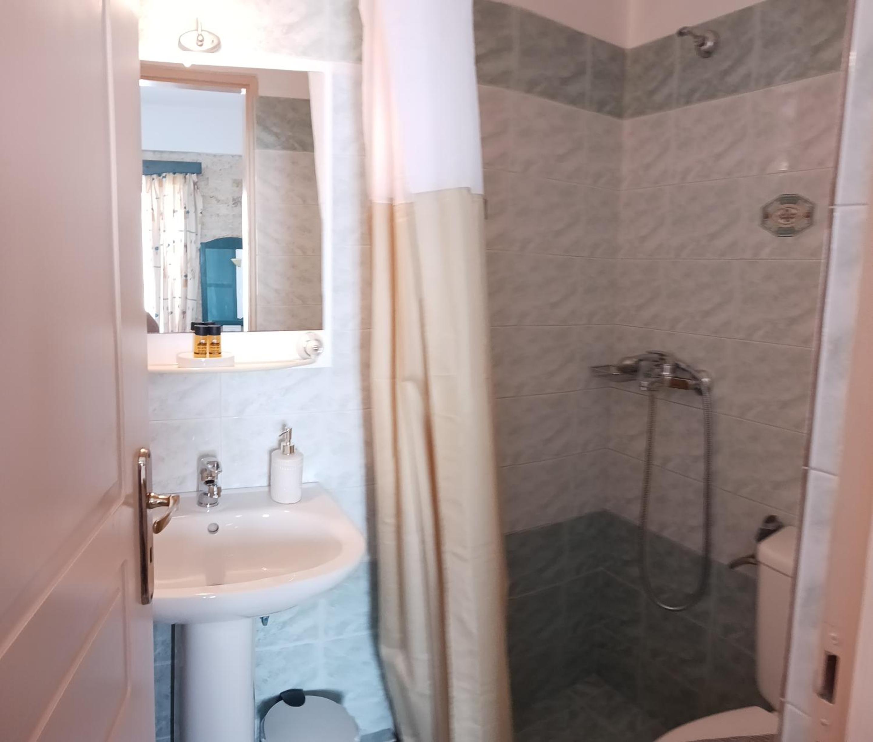 Standard Triple Room photo 3