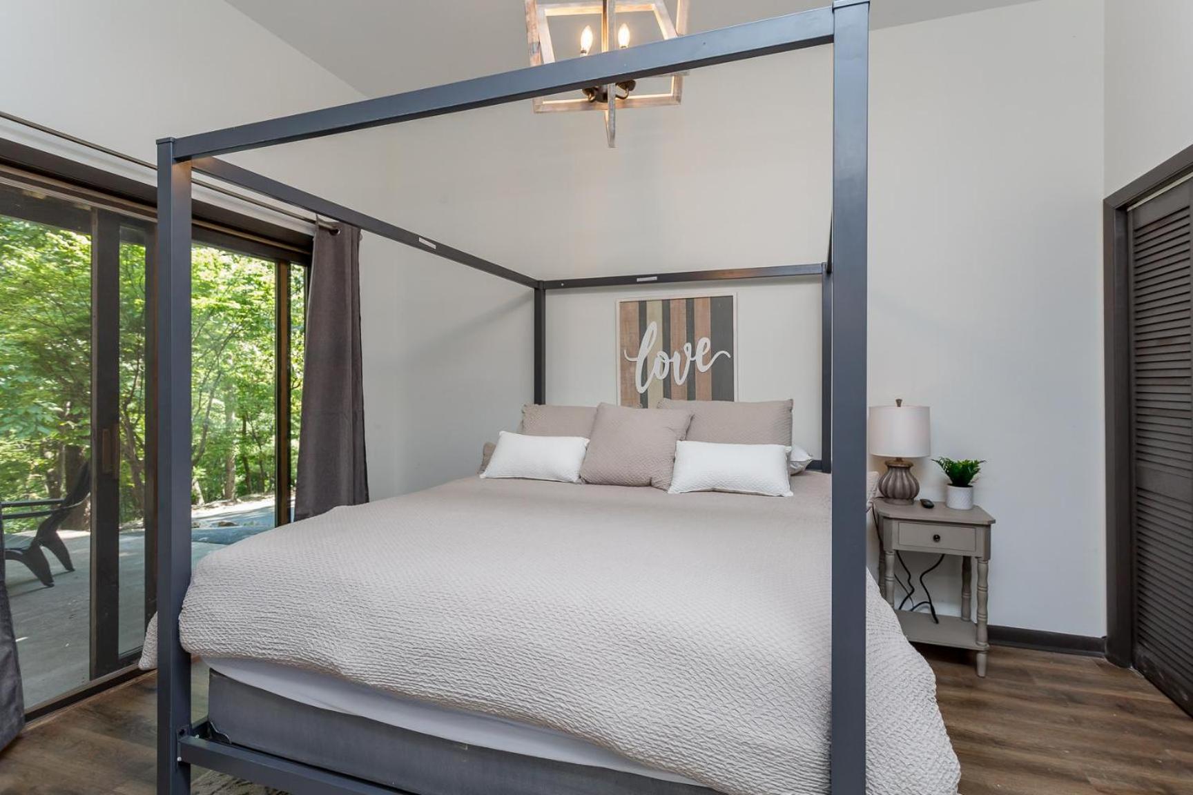 Seven-Bedroom House photo 1