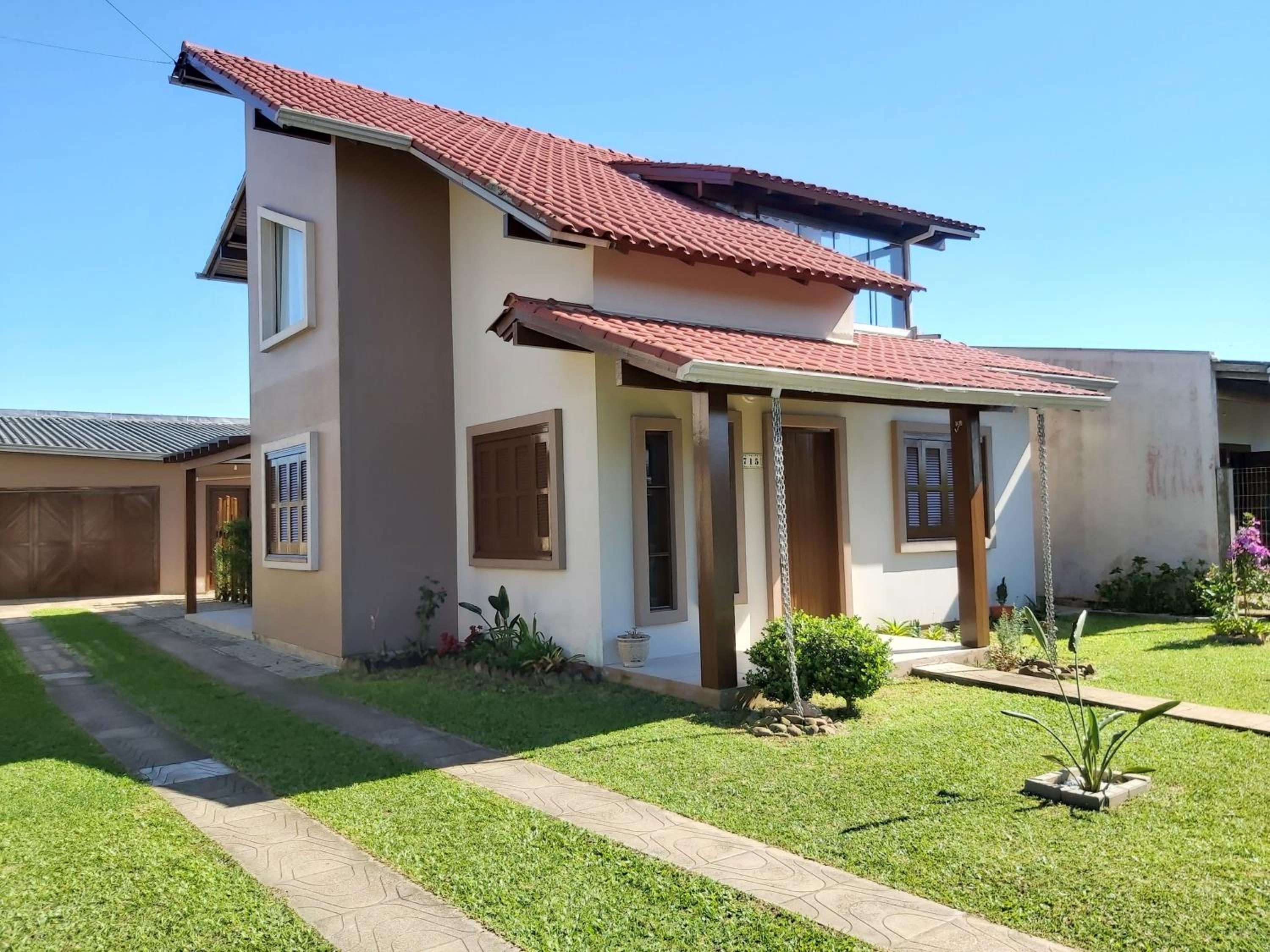 Five-Bedroom House photo 2