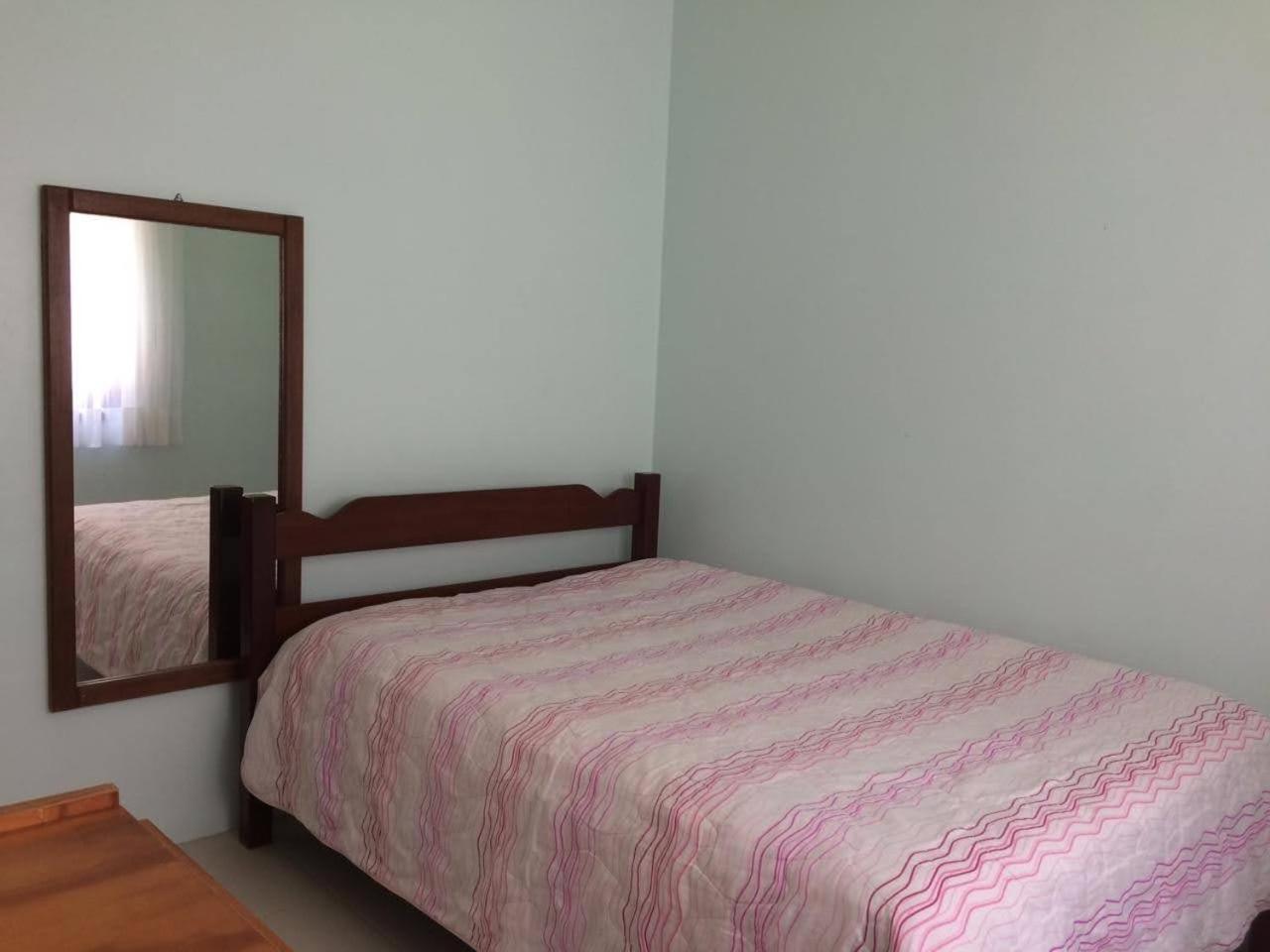 Five-Bedroom House photo 1