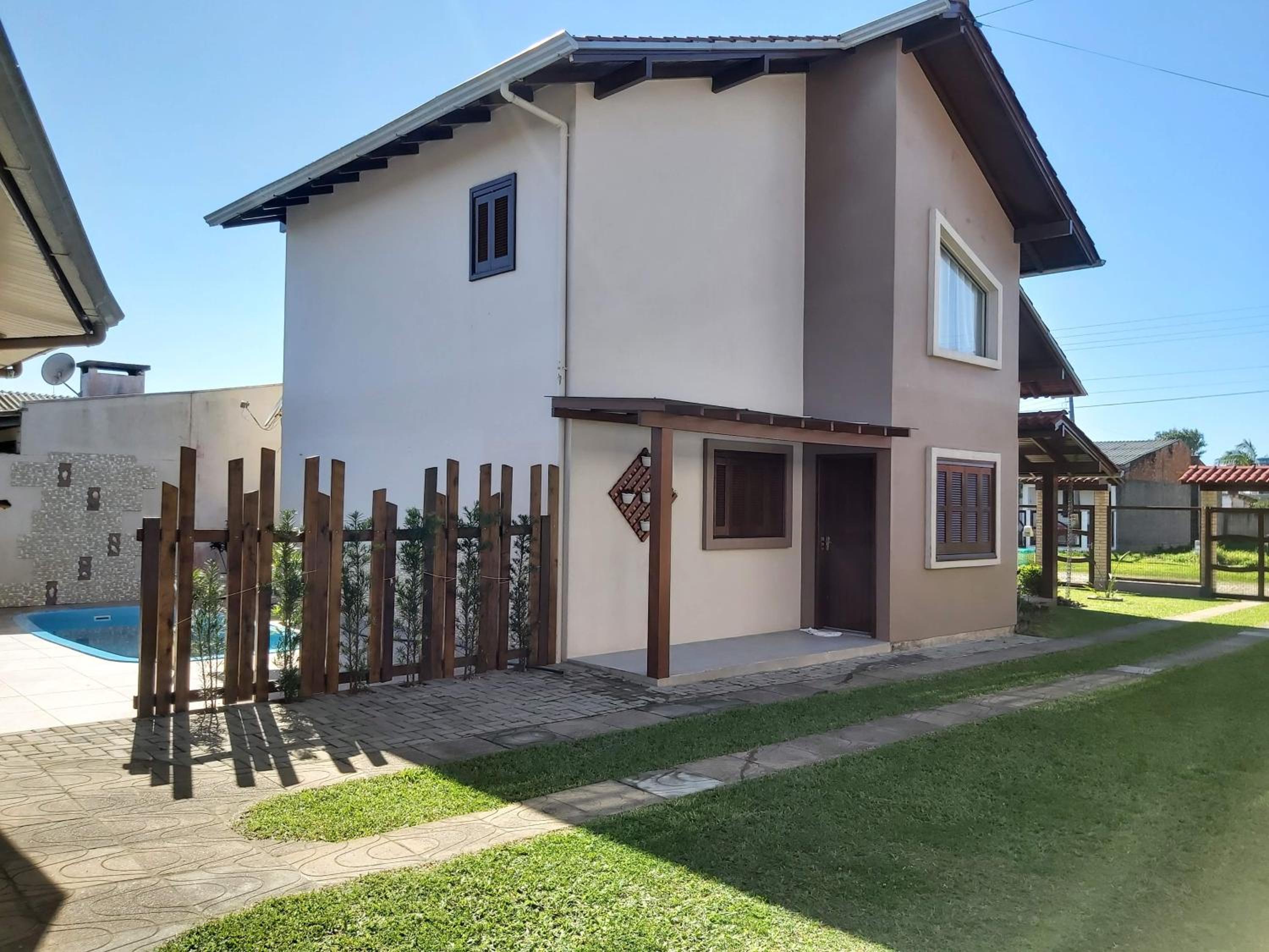 Five-Bedroom House photo 3