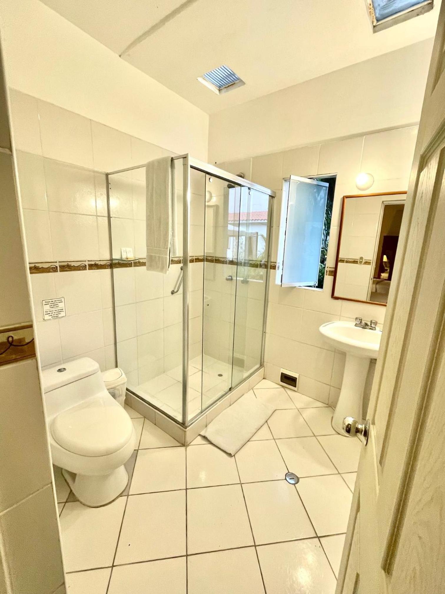 Quadruple Room - Photo 22