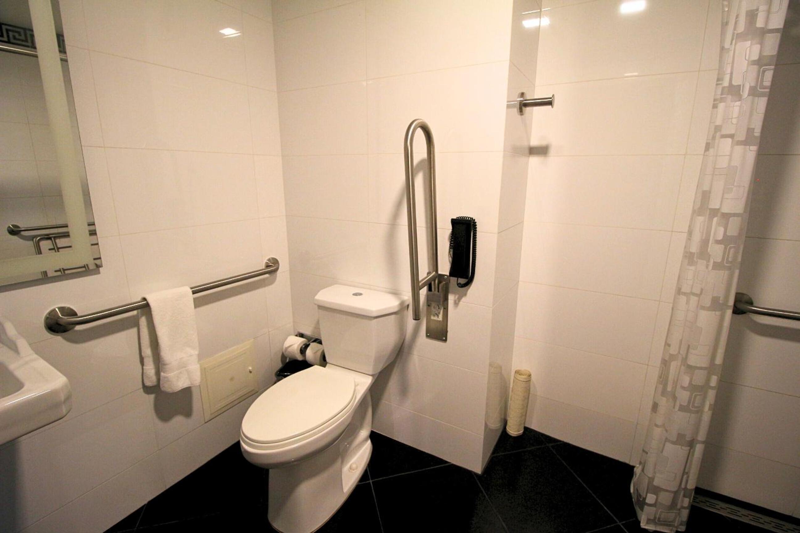 King Room with Roll-In Shower - Mobility Access