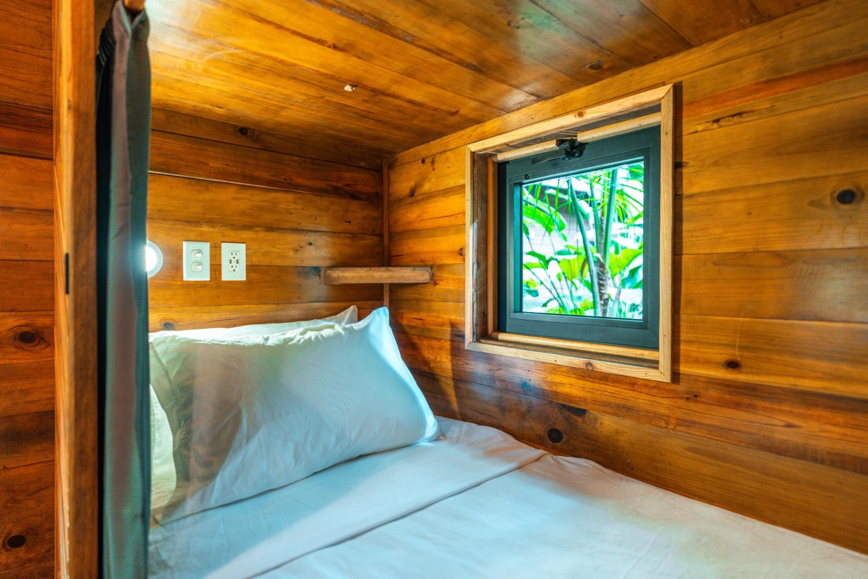 Private Cabin 8-Bed Dorm