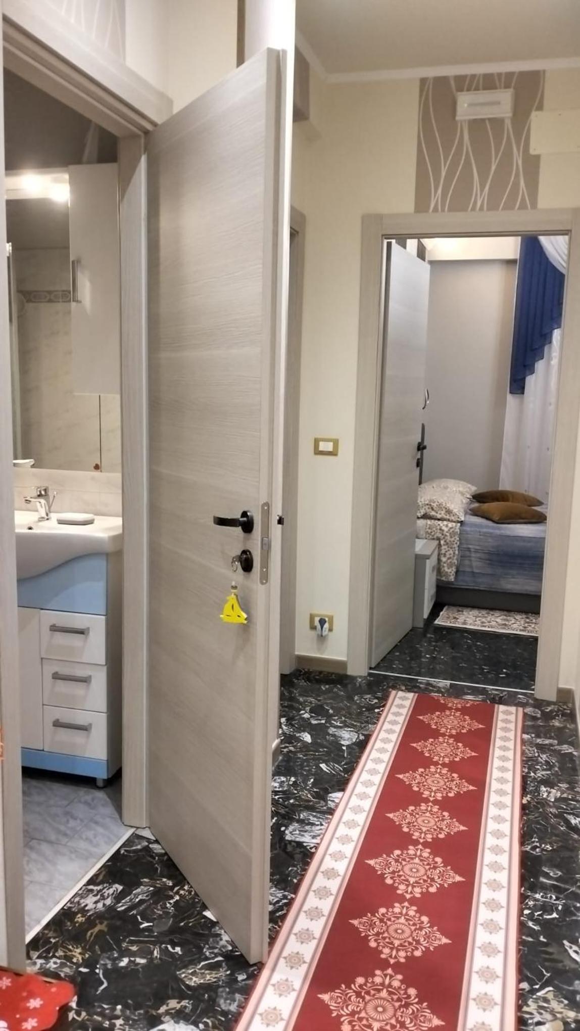 Double Room with Private External Bathroom - Photo 37