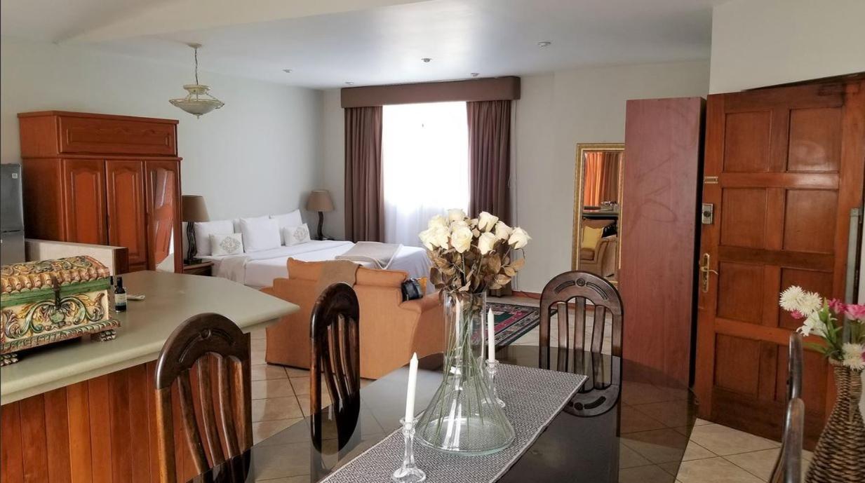 Deluxe Suite - Photo 19