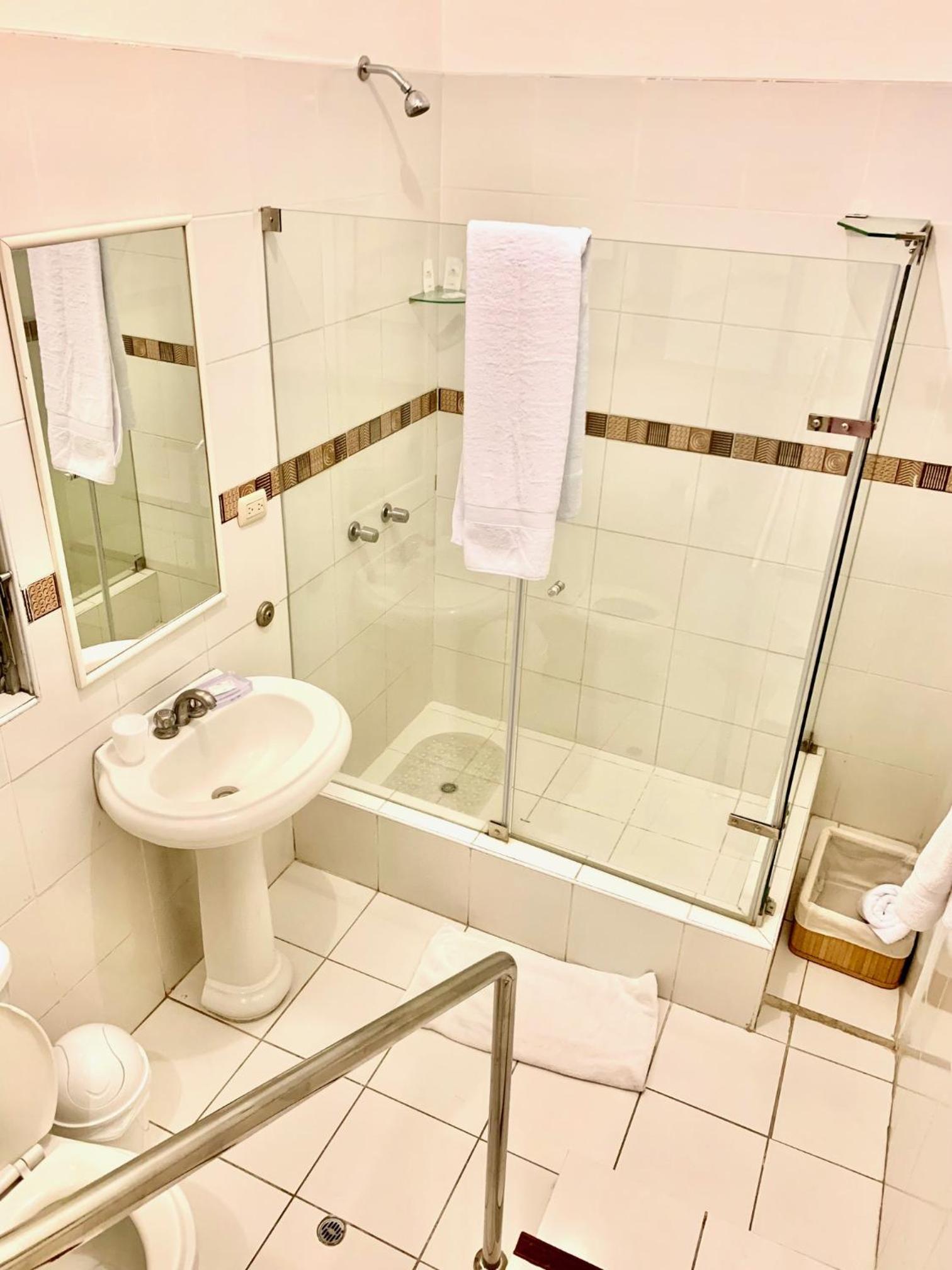 Deluxe Suite - Photo 3