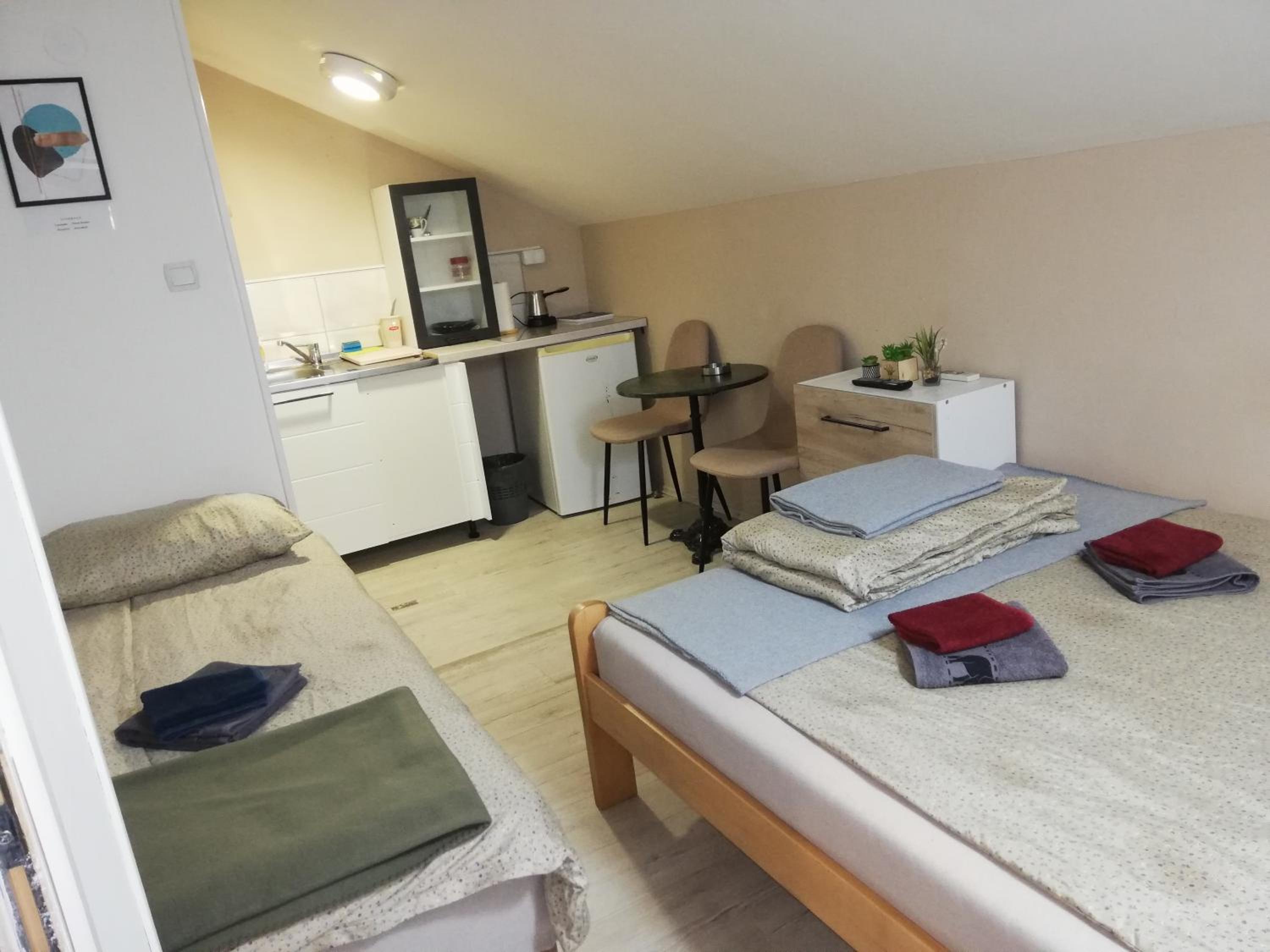 Economy Triple Room photo 1