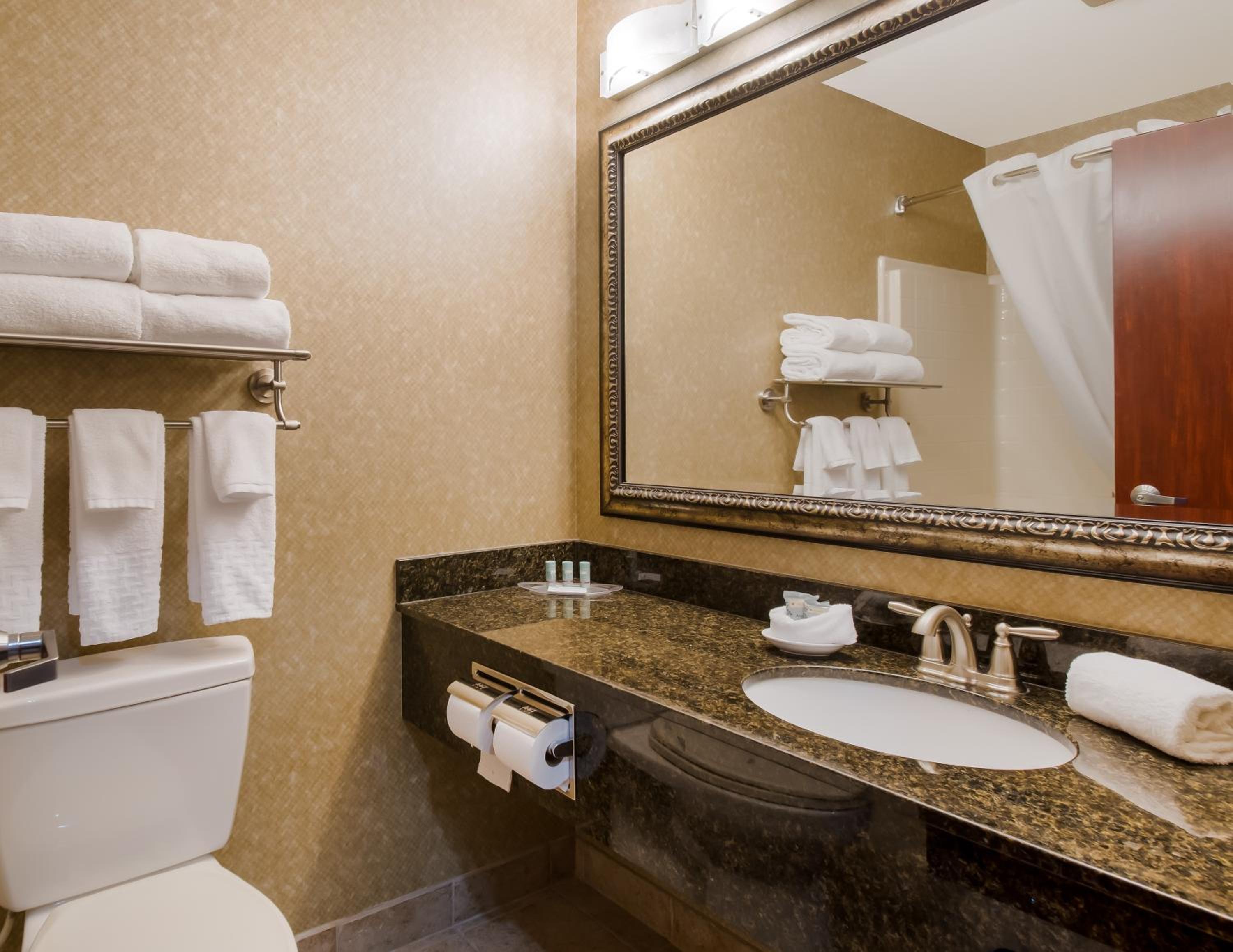 Queen Suite with Two Queen Beds and Sofa Bed - Wet Bar/First Floor photo 3