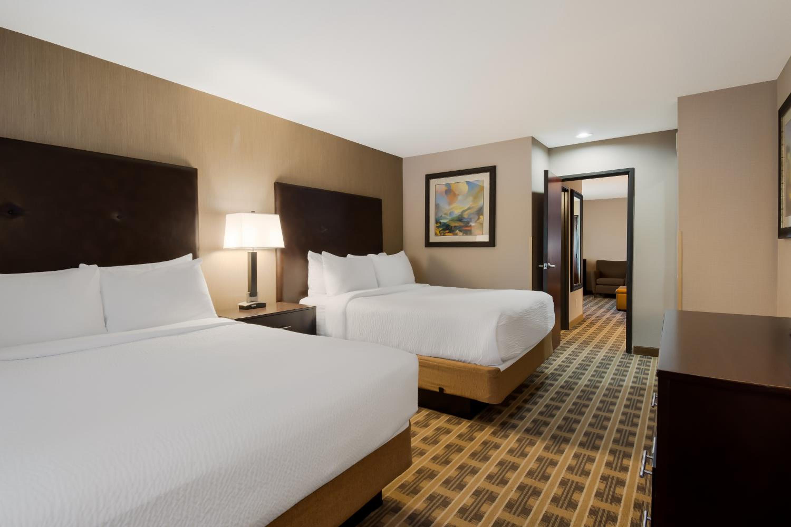 Queen Suite with Two Queen Beds and Sofa Bed and Wet Bar - Second Floor photo 2