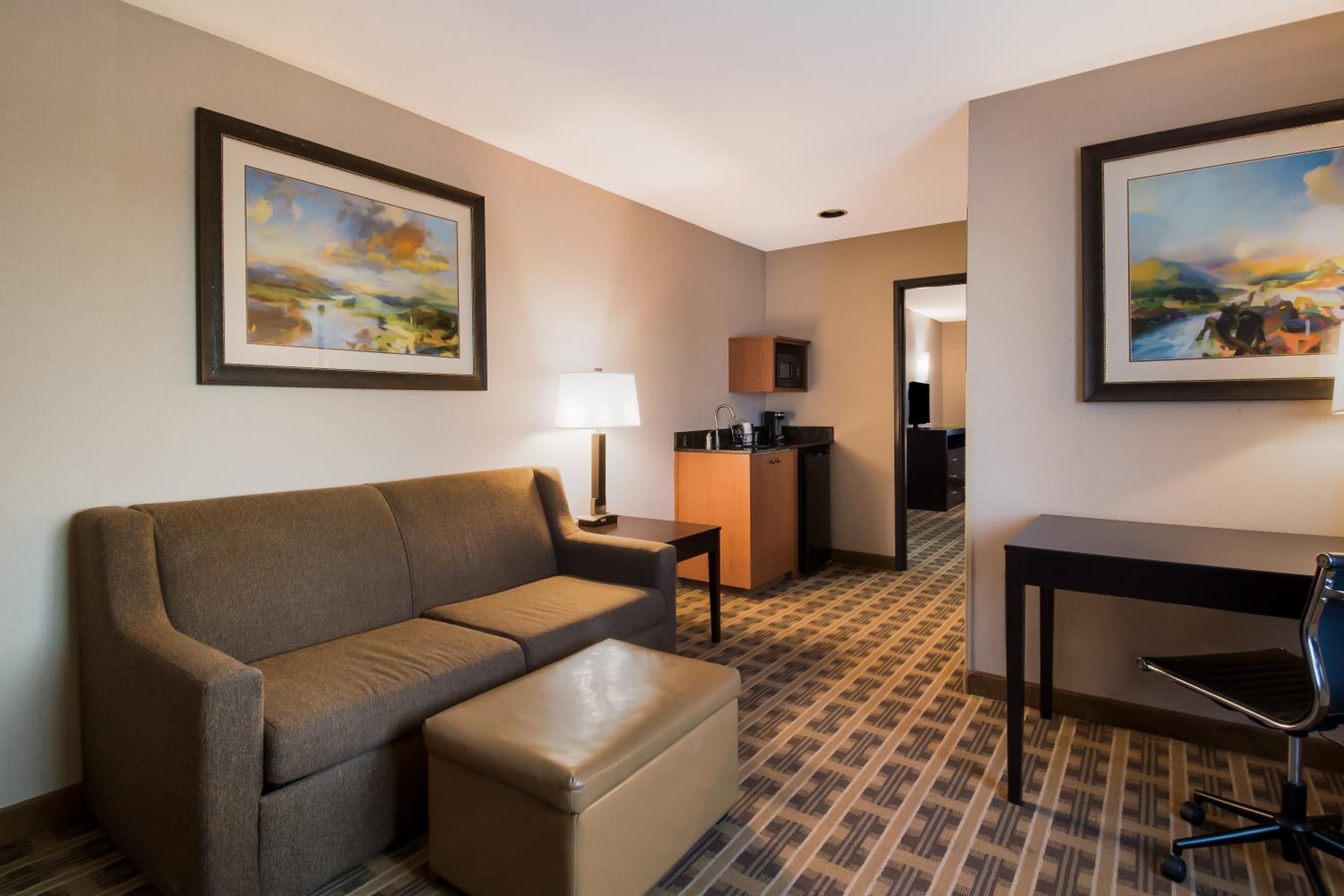 Queen Suite with Two Queen Beds and Sofa Bed and Wet Bar - Second Floor photo 1