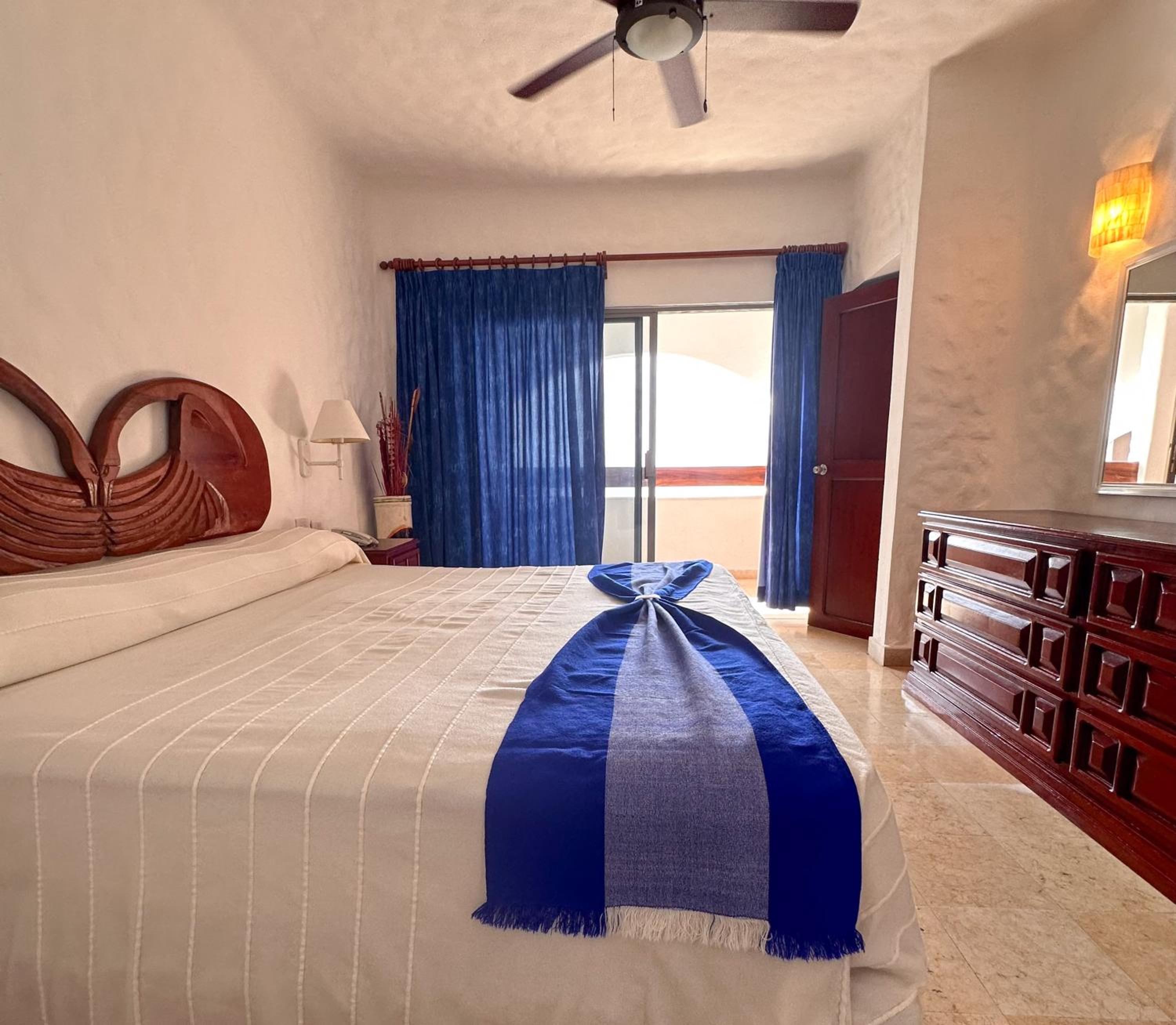 One-Bedroom Suite with Kitchenette  - Photo 3