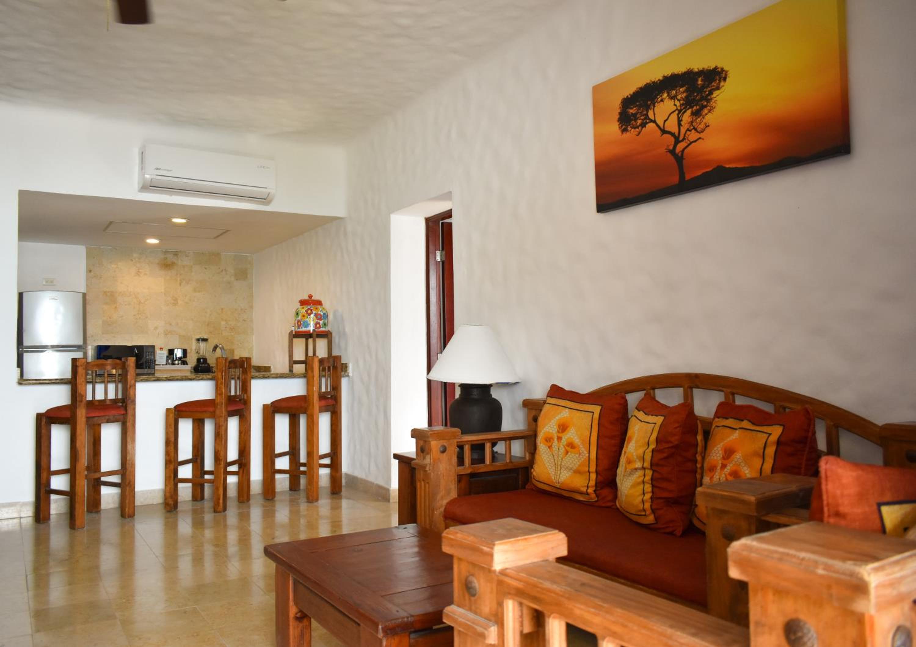 One-Bedroom Suite with Kitchenette  - Photo 5