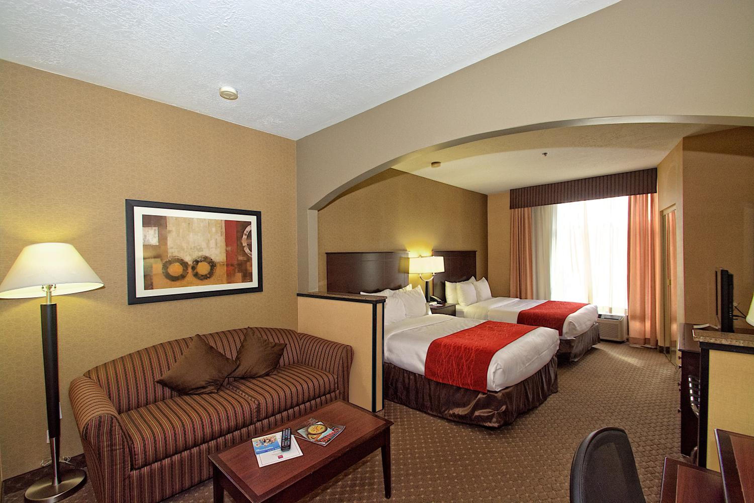 Queen Suite - Photo 1