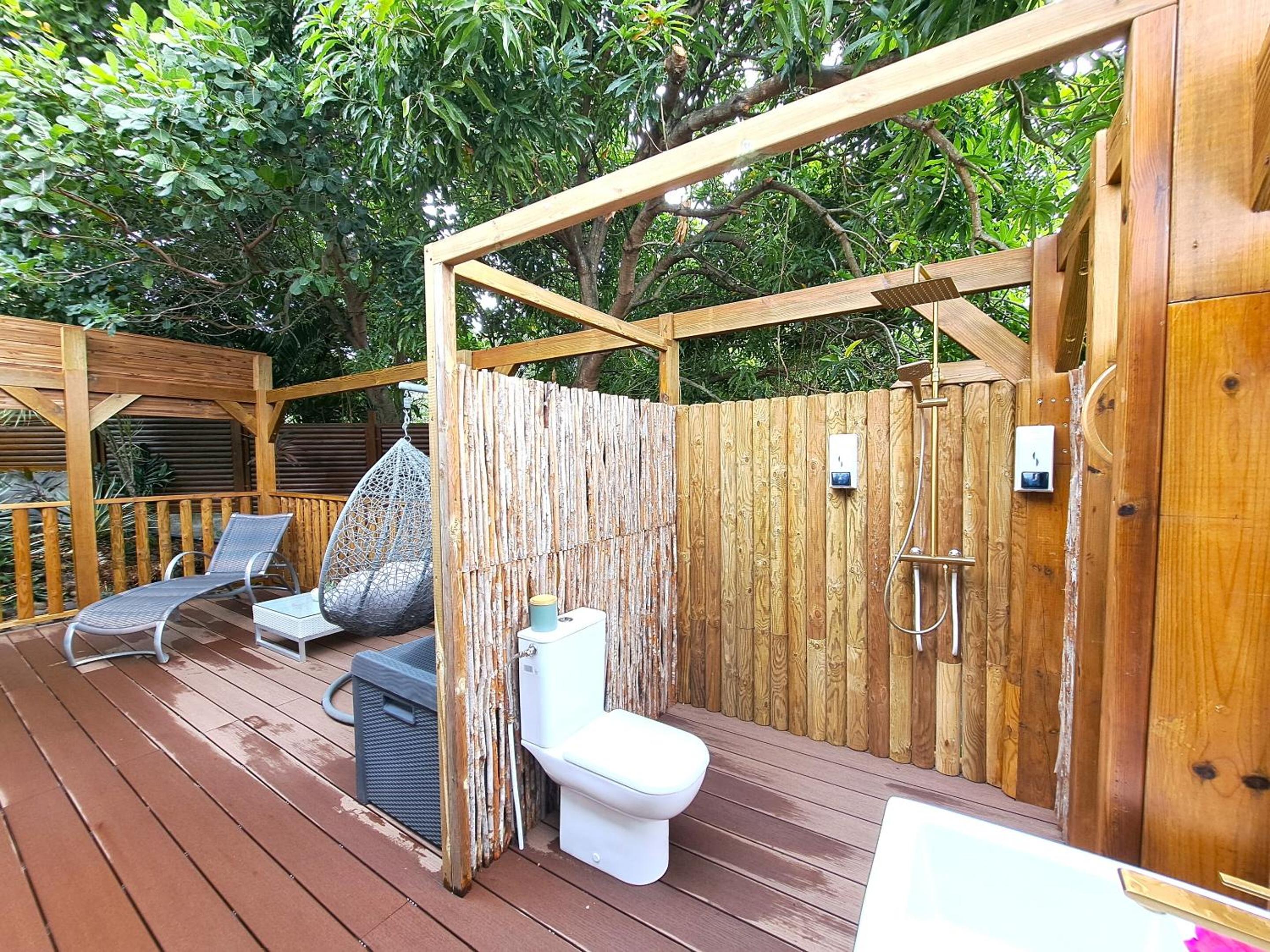 Deluxe Bungalow with Garden View photo 2