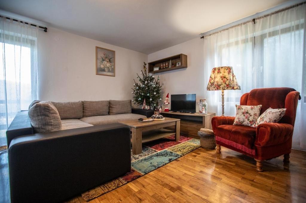 Two-Bedroom House - Photo 9