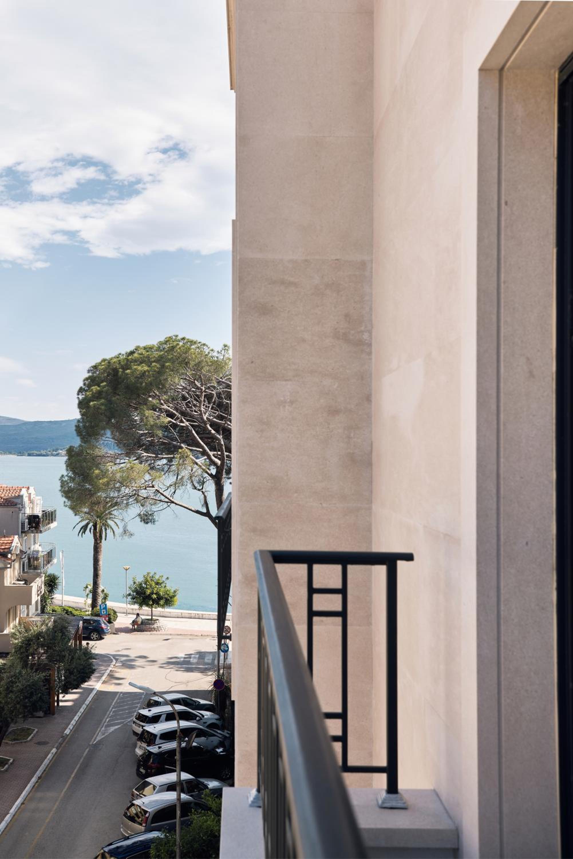 Suite with Side Sea View - Photo 2