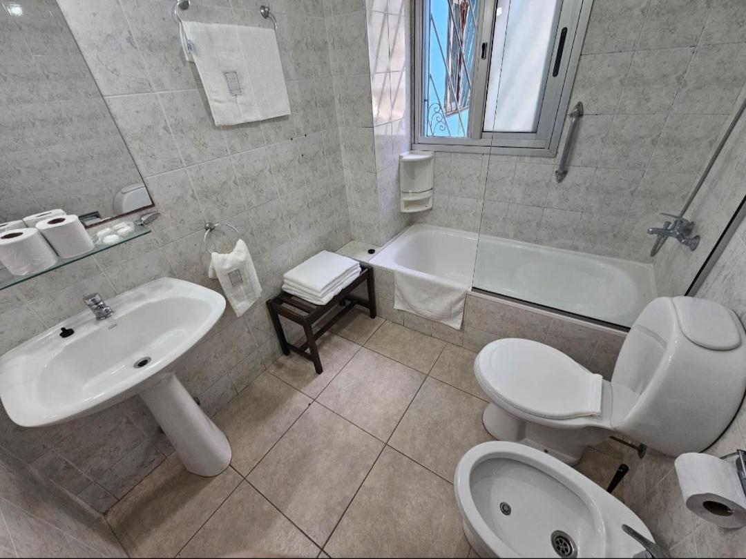 One-Bedroom Apartment with Balcony and Water View photo 2