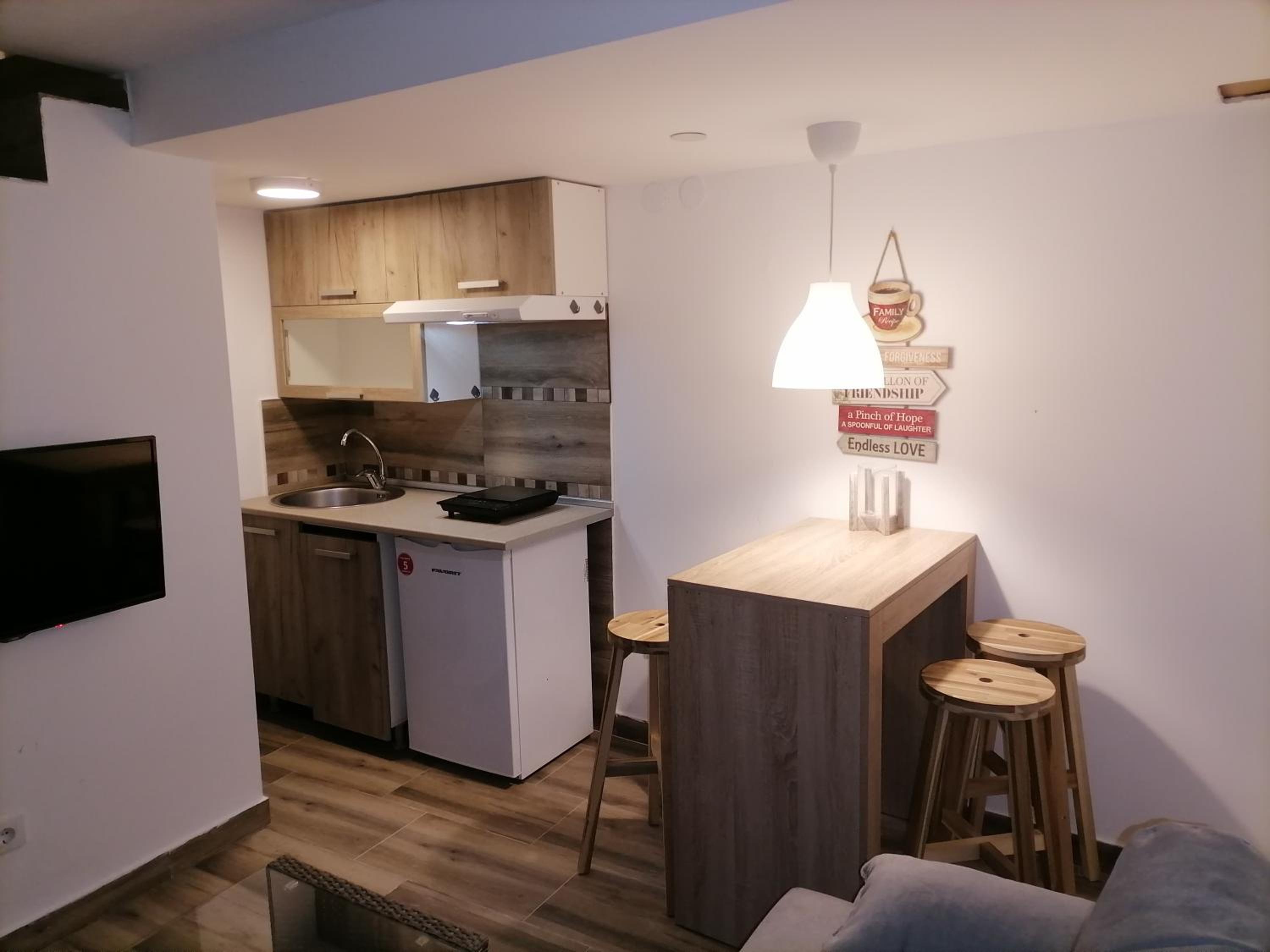One-Bedroom Apartment photo 2
