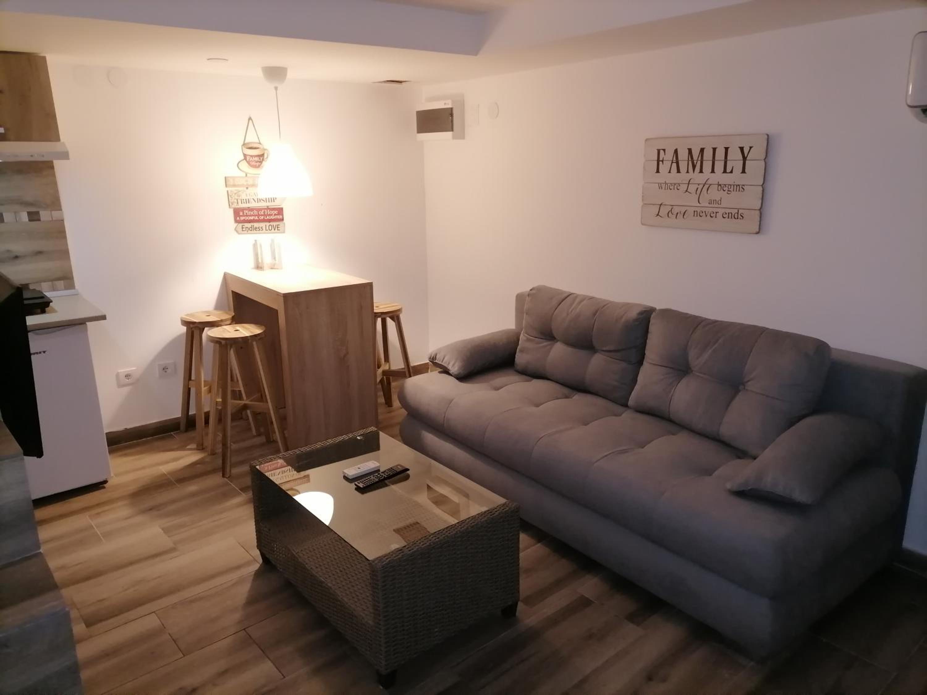 One-Bedroom Apartment photo 1