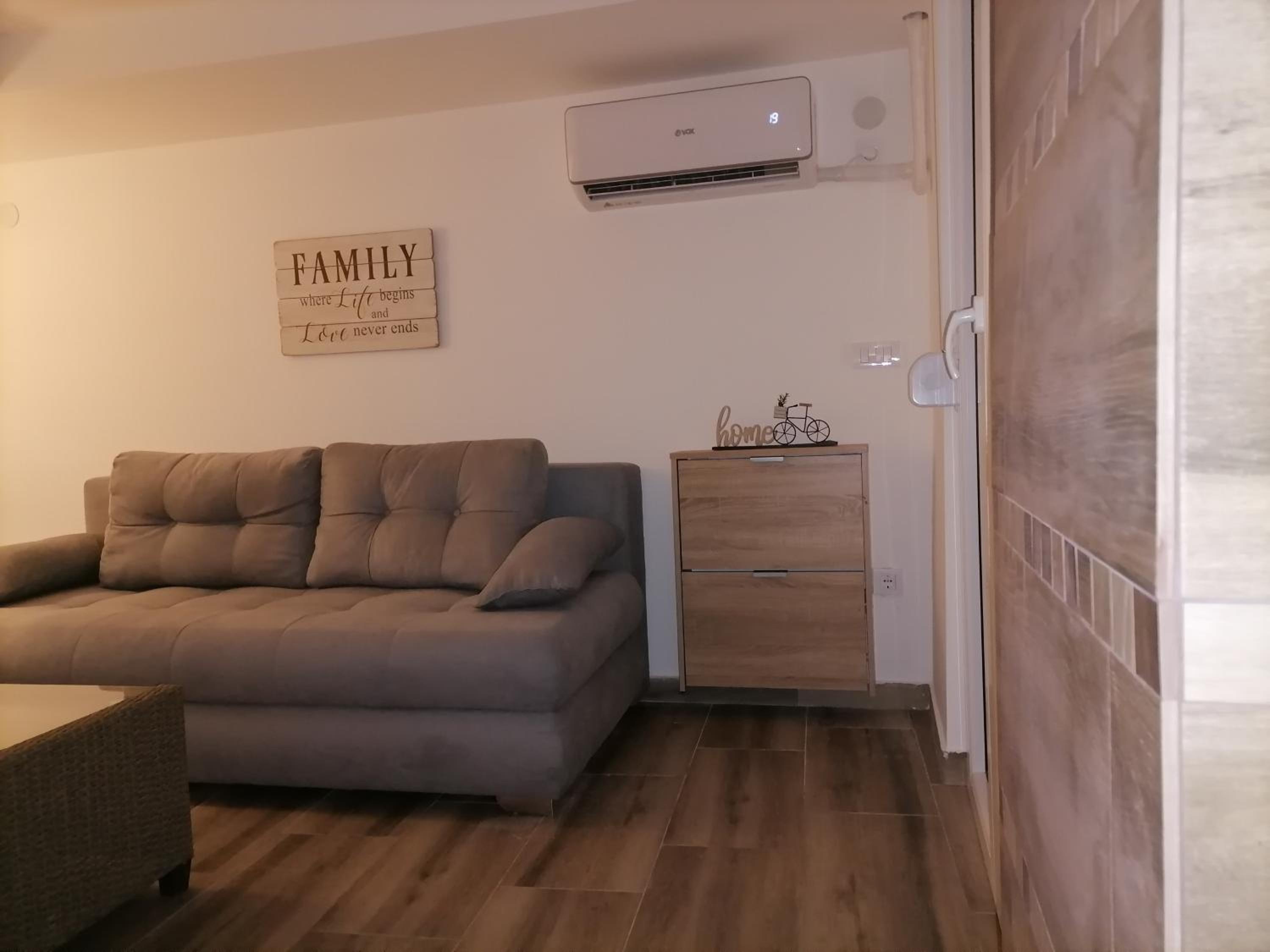 One-Bedroom Apartment photo 3
