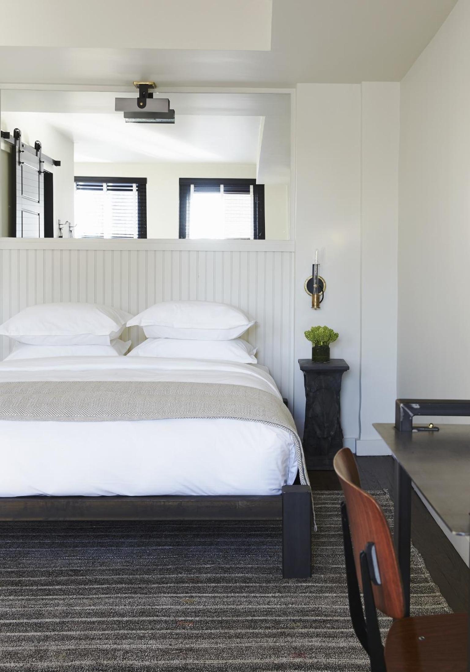 Single Room with One Double Bed photo 1