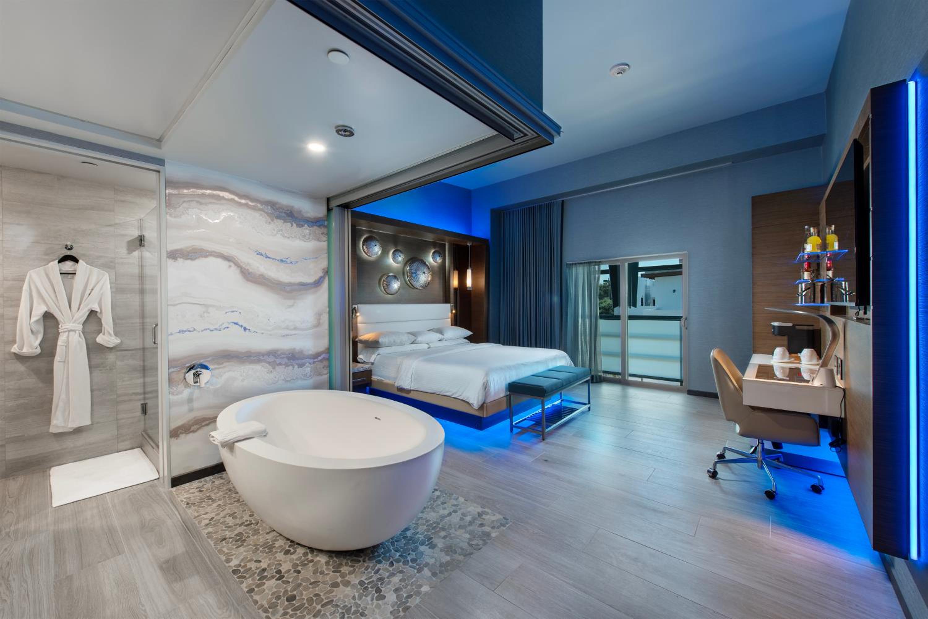 Deluxe Spa West photo 2